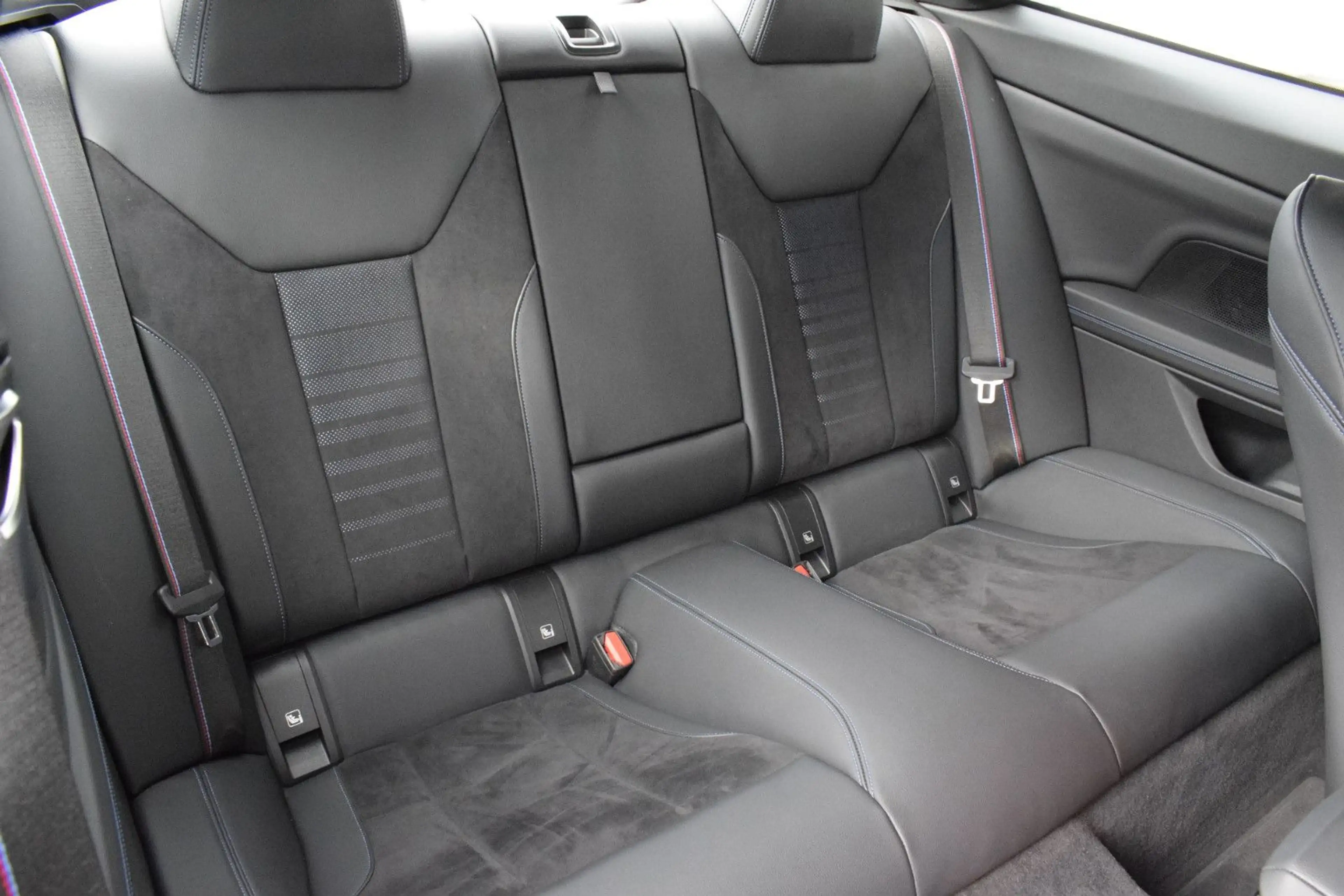 BMW 420 d 4 Coupe M Sport Shadow Line — photo 11