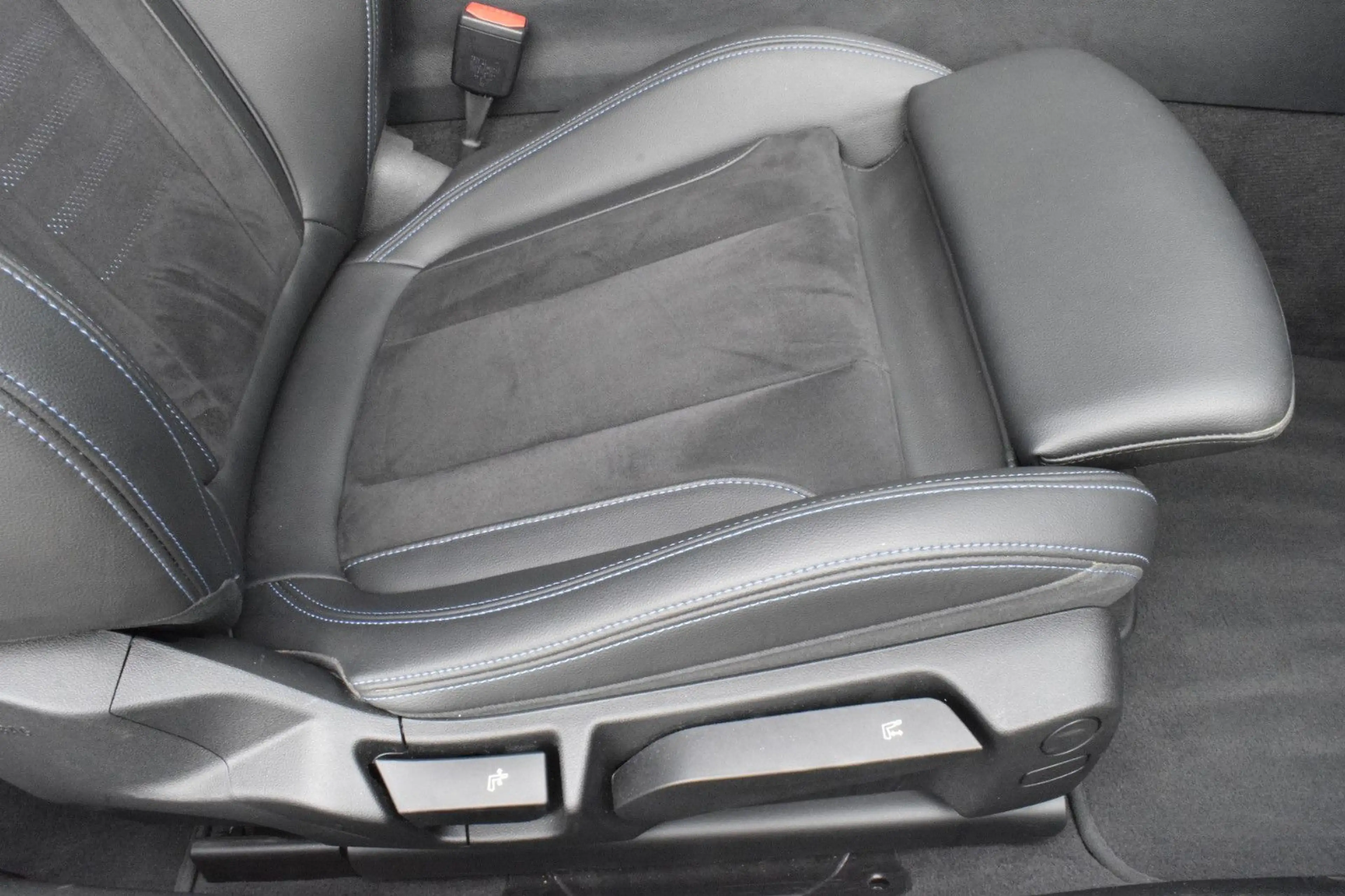 BMW 420 d 4 Coupe M Sport Shadow Line — photo 9