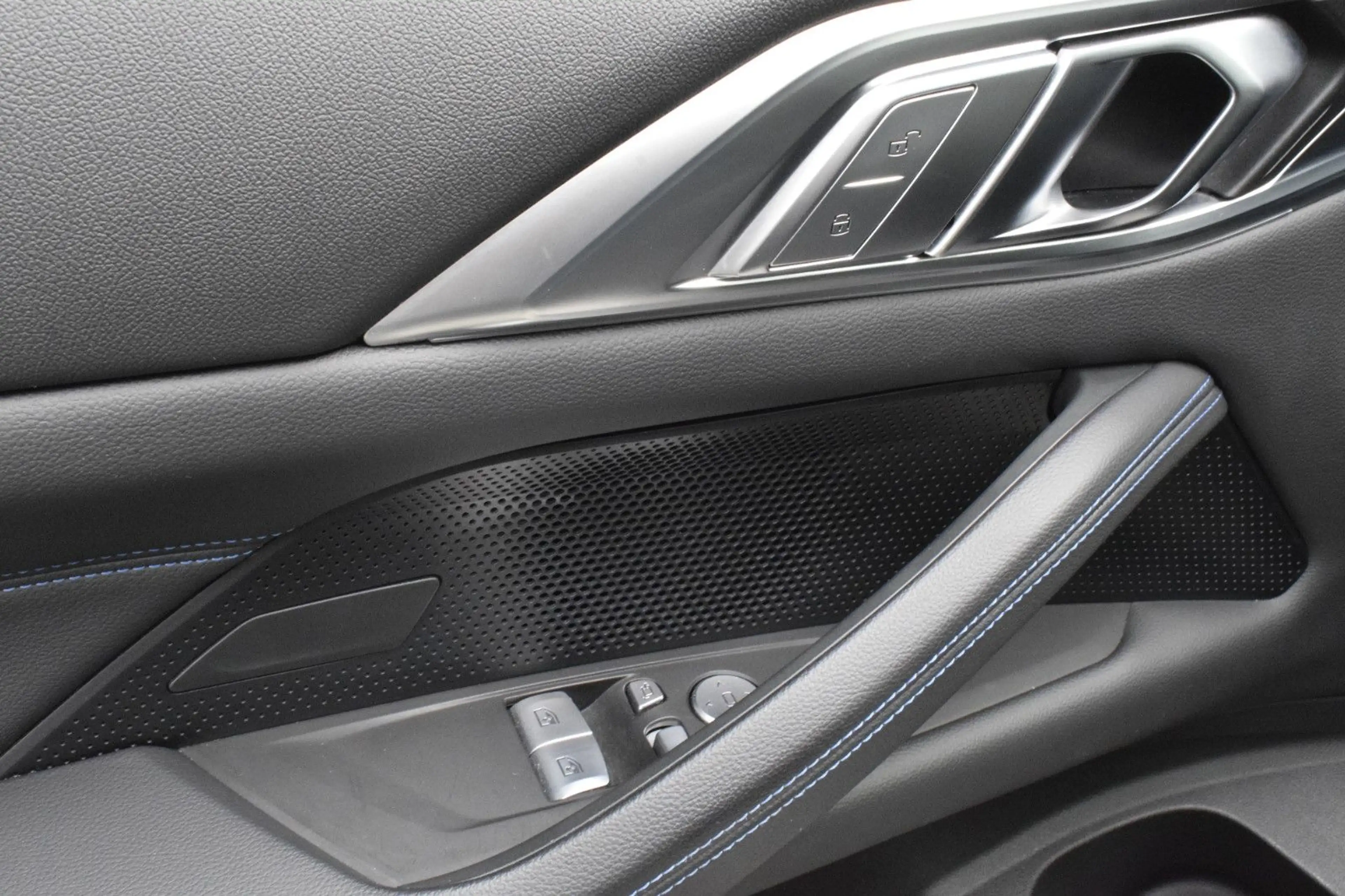 BMW 420 d 4 Coupe M Sport Shadow Line — photo 12