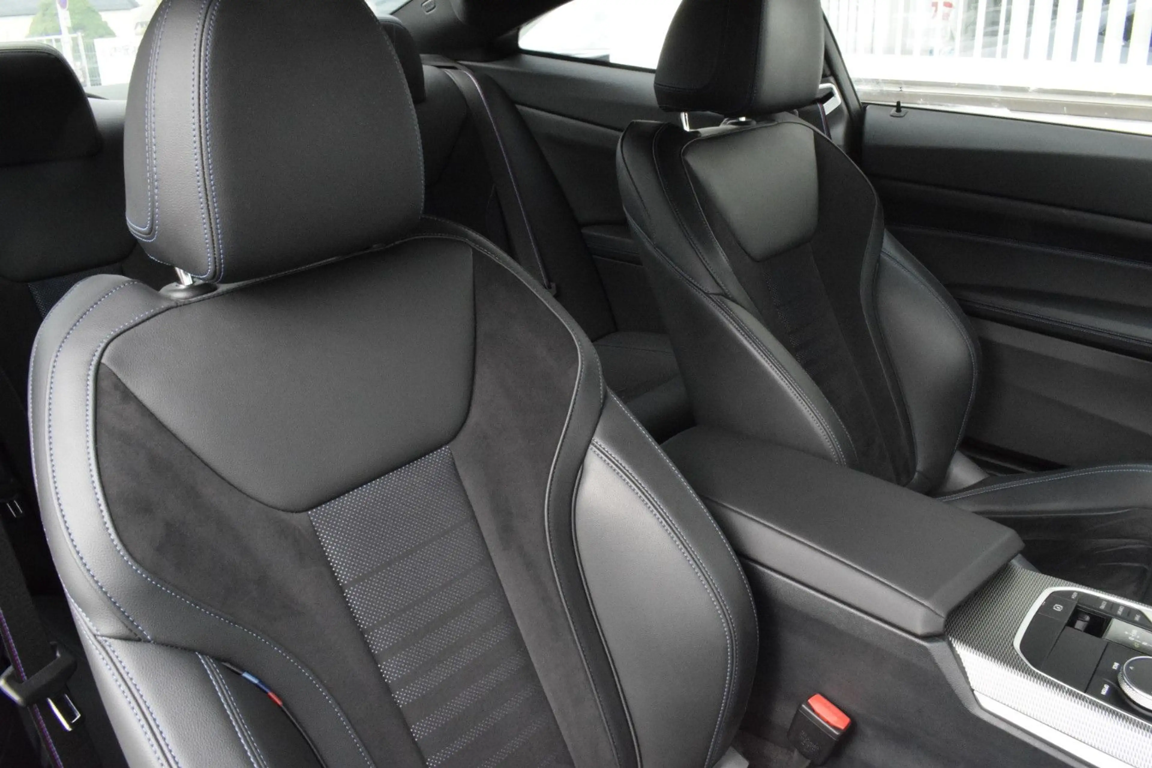 BMW 420 d 4 Coupe M Sport Shadow Line — photo 10