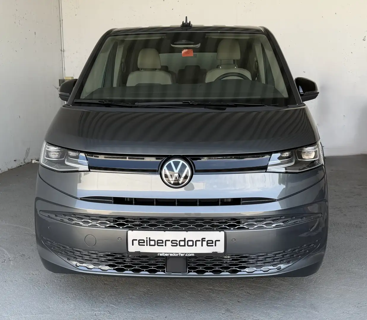 Volkswagen T7 Multivan VW T7 Multivan Business eHybrid 180 kW 4MOTION Grau - 2