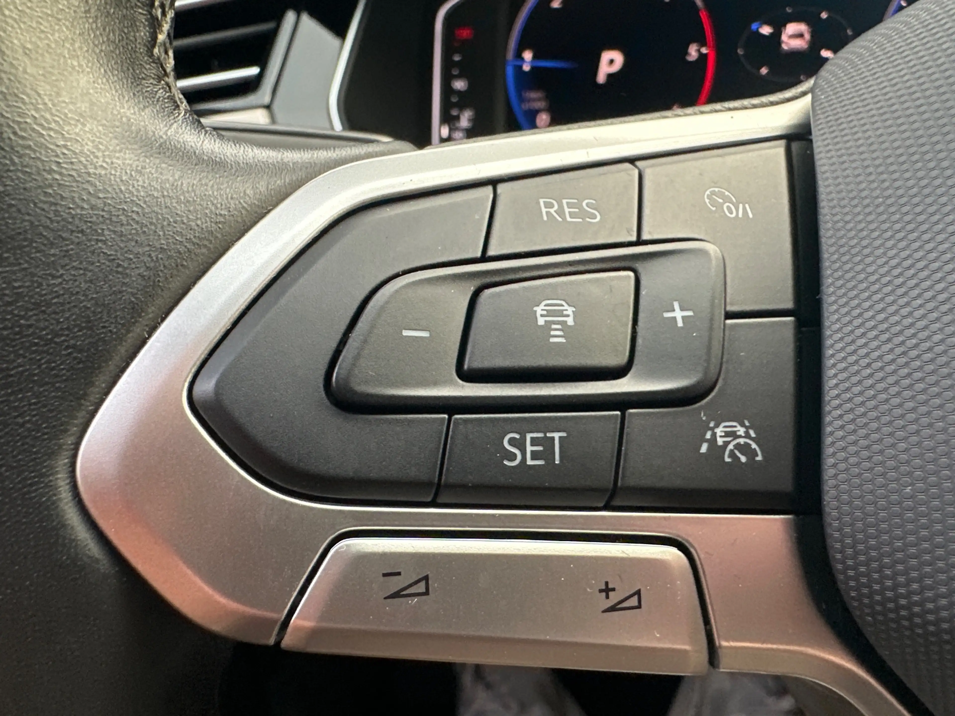 Volkswagen Passat Variant 2.0 TDI DSG Elegance NAV+LED+ACC+HUD+KAM+18ZOLL — photo 15