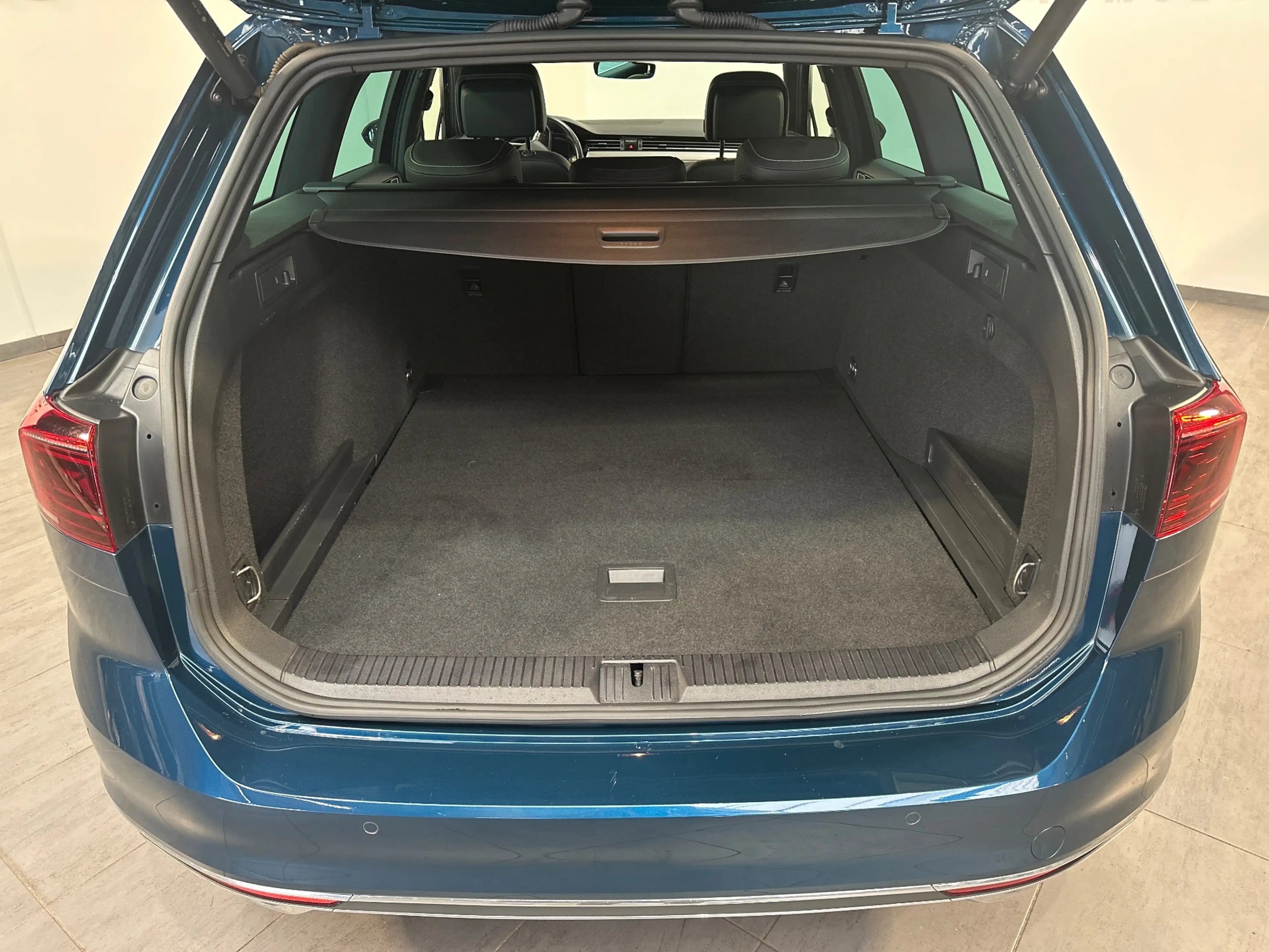 Volkswagen Passat Variant 2.0 TDI DSG Elegance NAV+LED+ACC+HUD+KAM+18ZOLL — photo 8