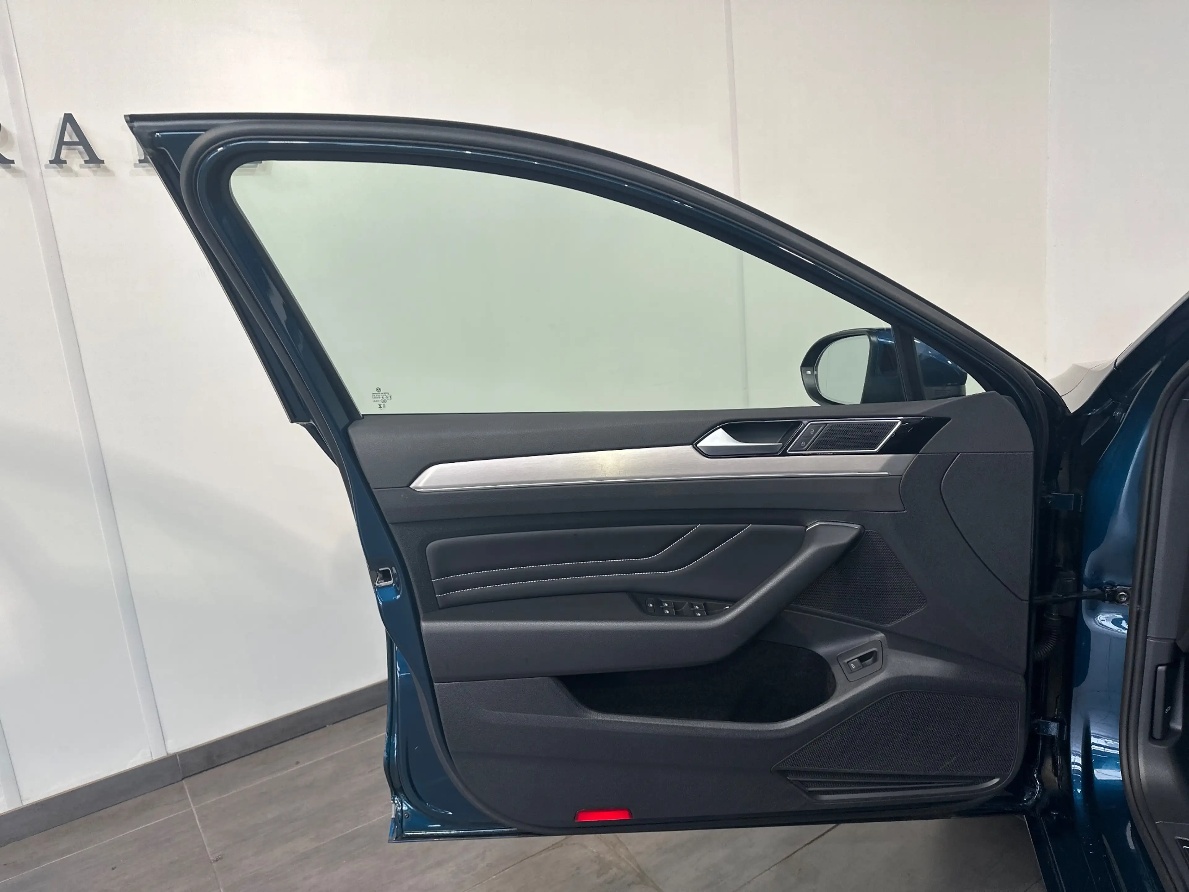 Volkswagen Passat Variant 2.0 TDI DSG Elegance NAV+LED+ACC+HUD+KAM+18ZOLL — photo 6