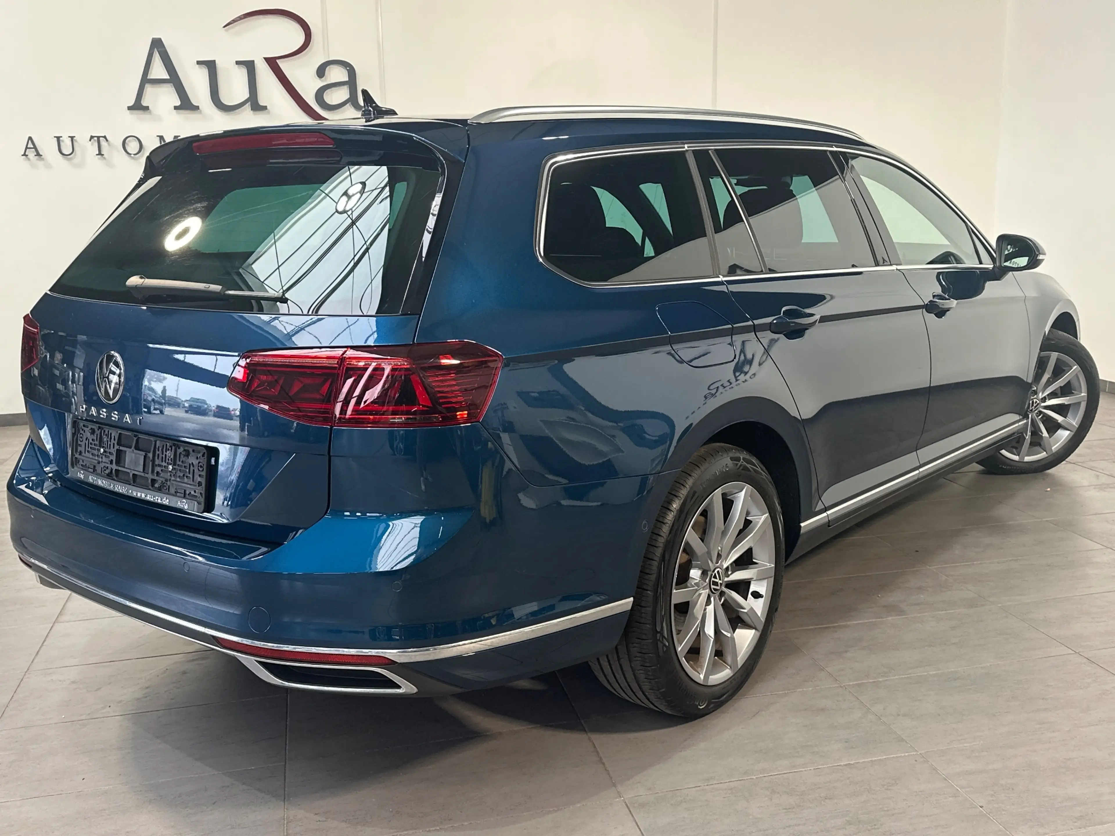 Volkswagen Passat Variant 2.0 TDI DSG Elegance NAV+LED+ACC+HUD+KAM+18ZOLL — photo 4