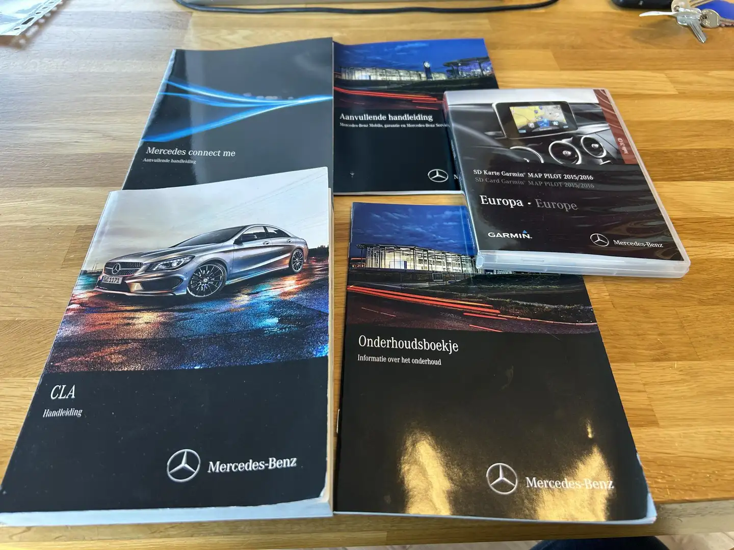 Mercedes-Benz CLA 200 Ambition automaat/cruise control/pdc/navigatie/nie Grijs - 2