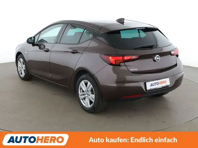 Opel Astra view 4