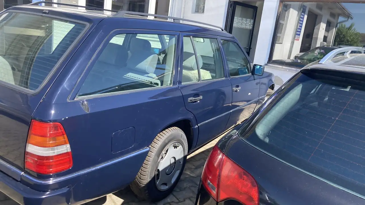 Mercedes-Benz E 220 T, foto 3