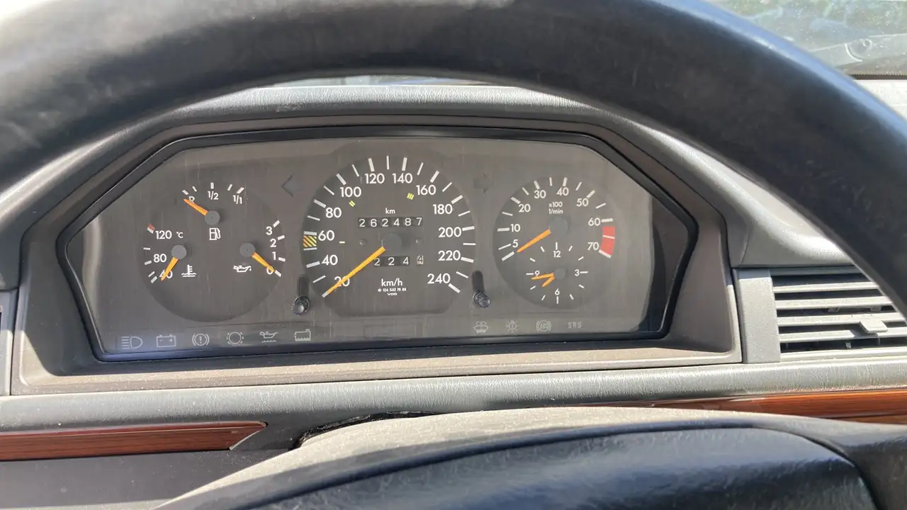 Mercedes-Benz E 220 T, foto 8