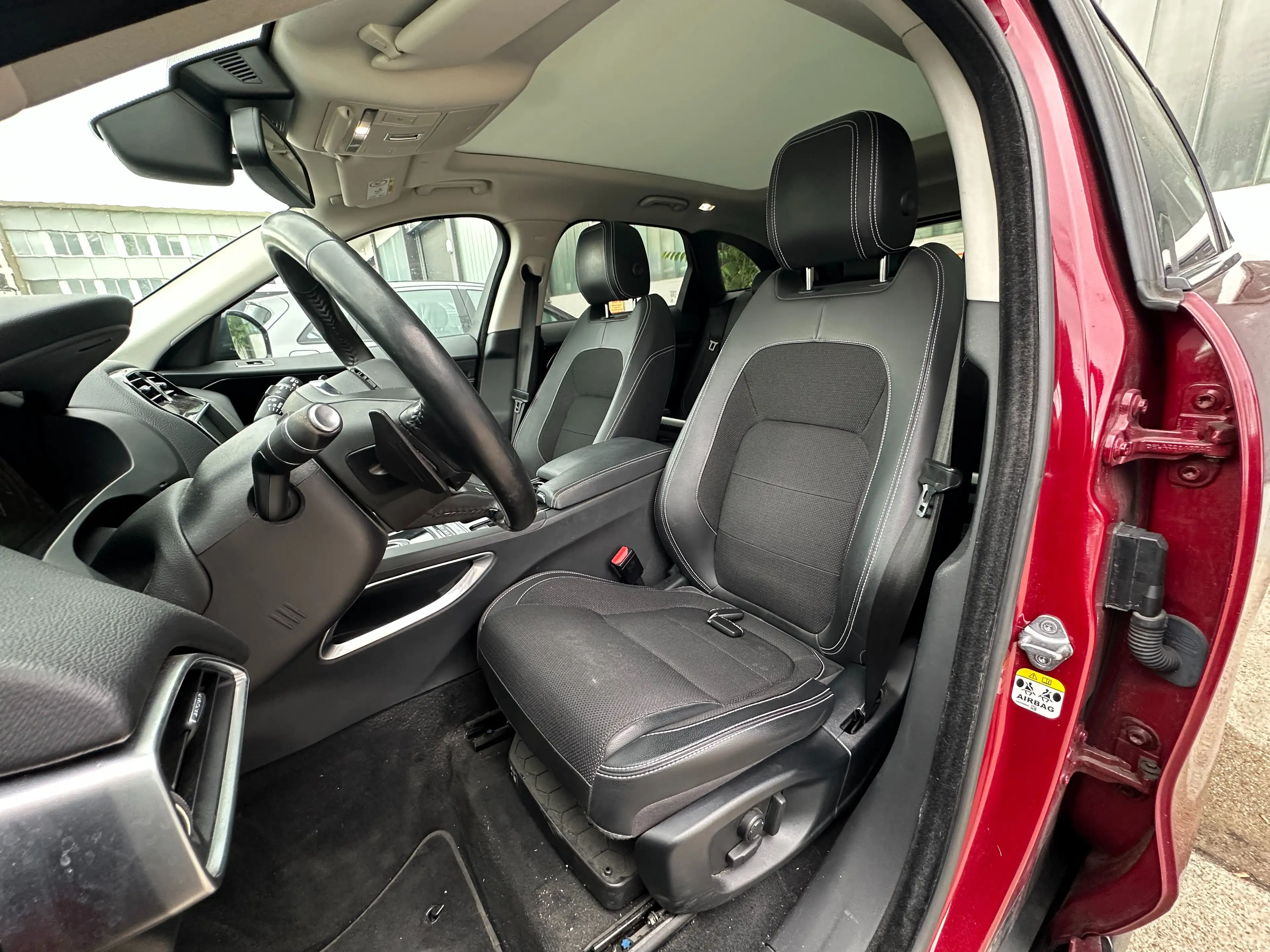 Jaguar F-Pace R-Sport AWD VOLL PANO MERIDIAN DIGITALTACHO KEYLES — photo 15