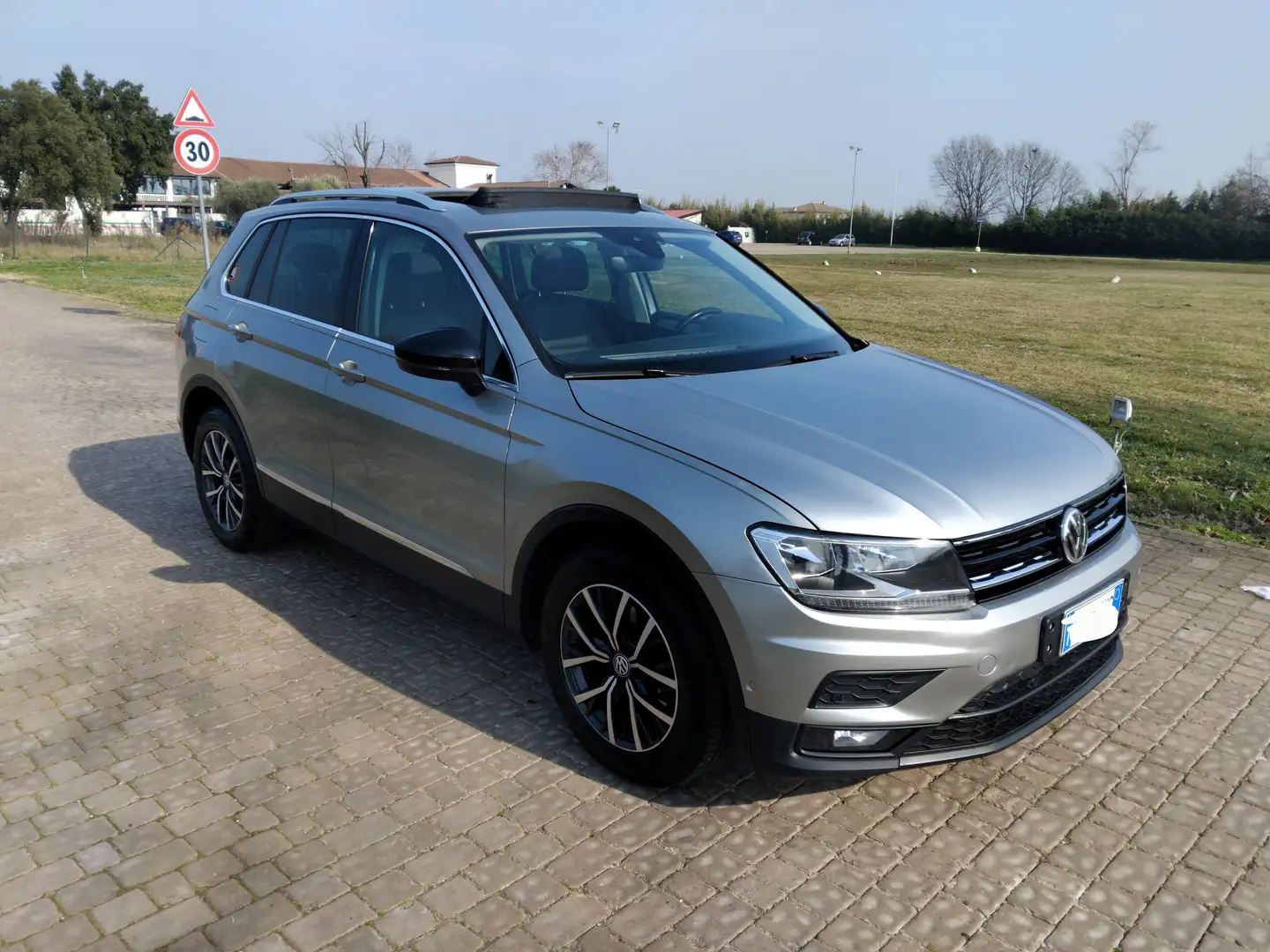 Volkswagen Tiguan Tiguan II 2016 1.6 tdi Style 115cv Grigio - 2