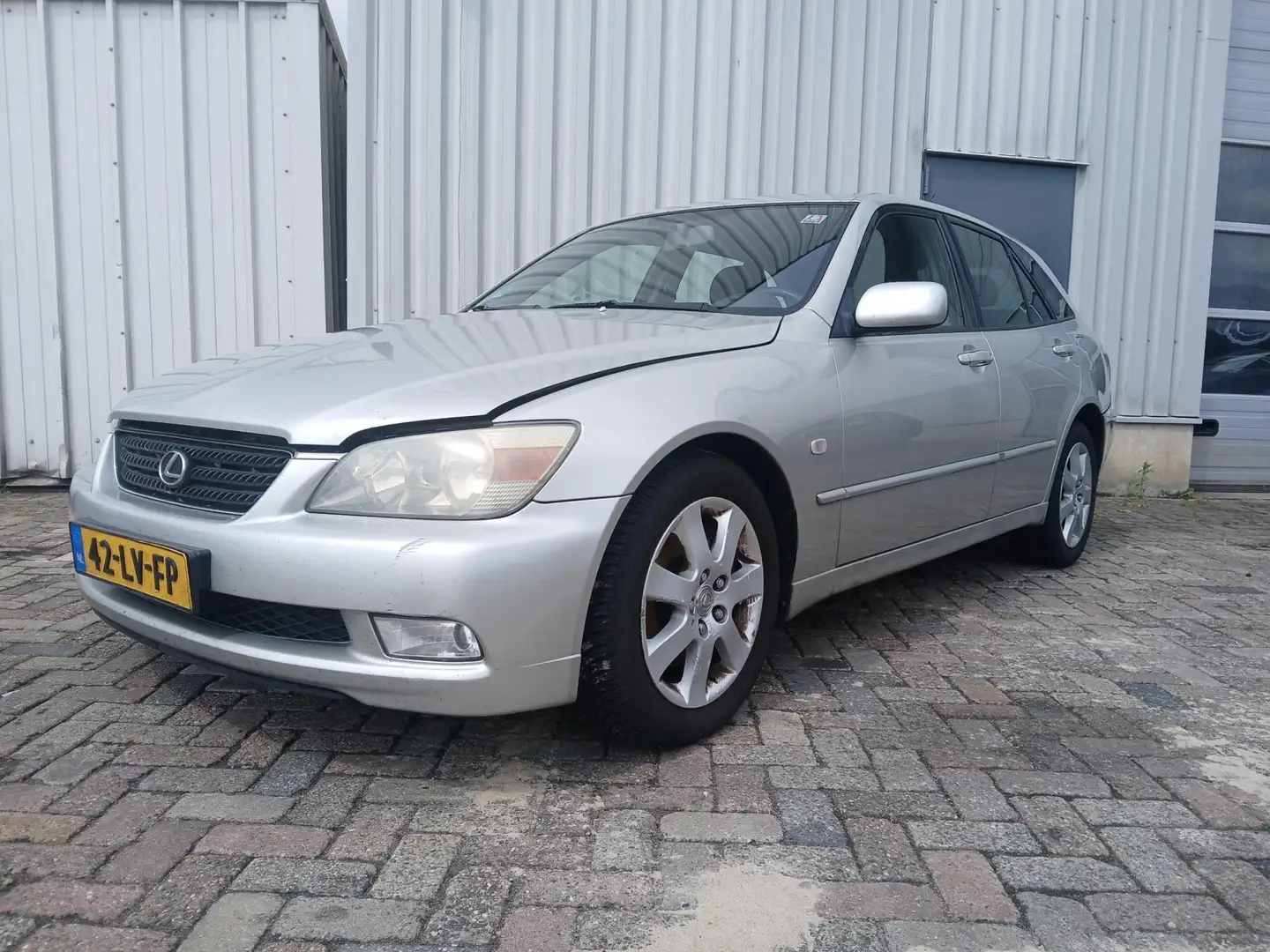 Lexus IS 200 SportCross Business - Airco - Motor Defect Grijs - 2