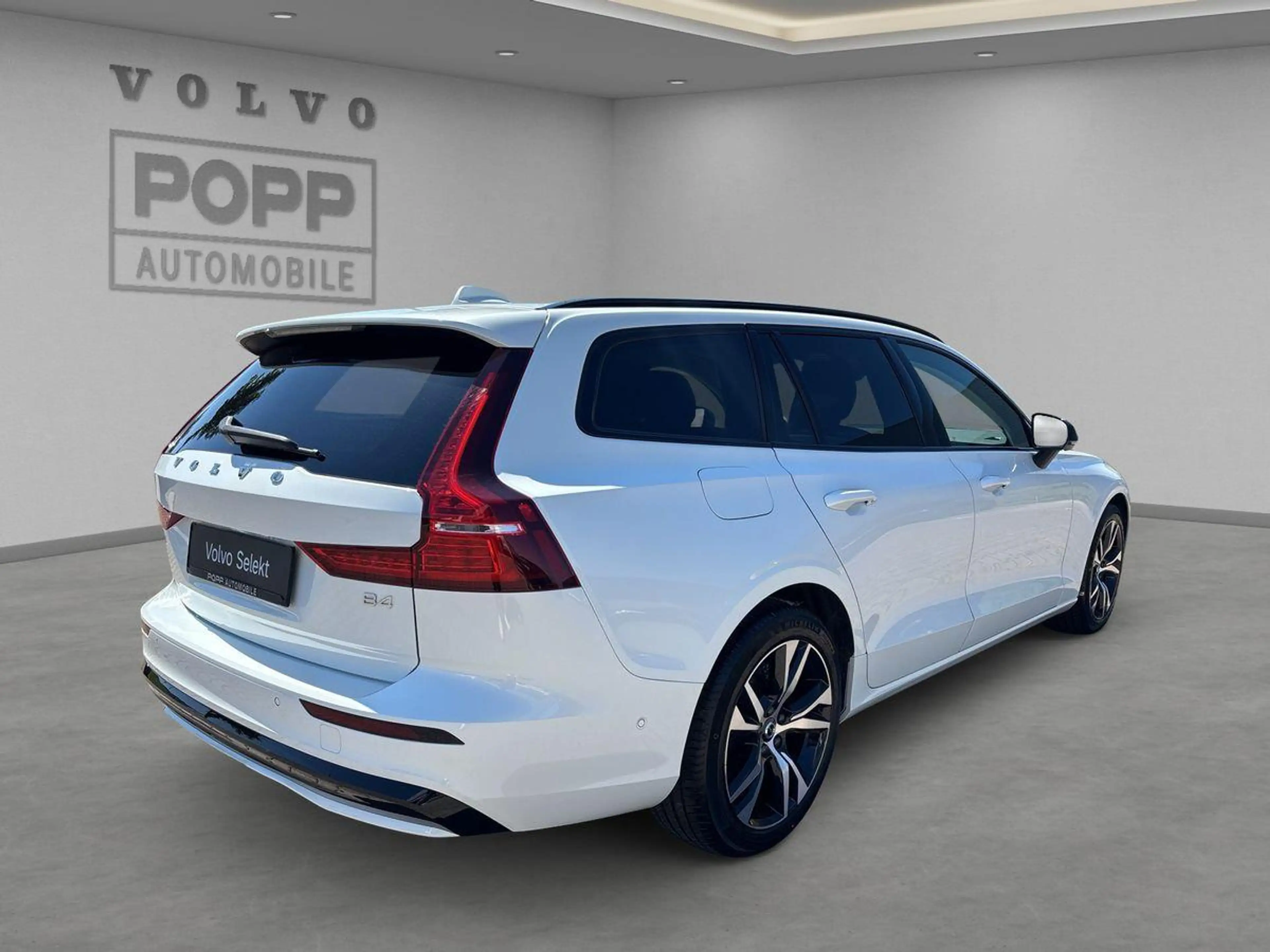 Volvo V60 B4 FWD Plus Dark 360° 4xSHZ ACC CAM HUD H/K — photo 5