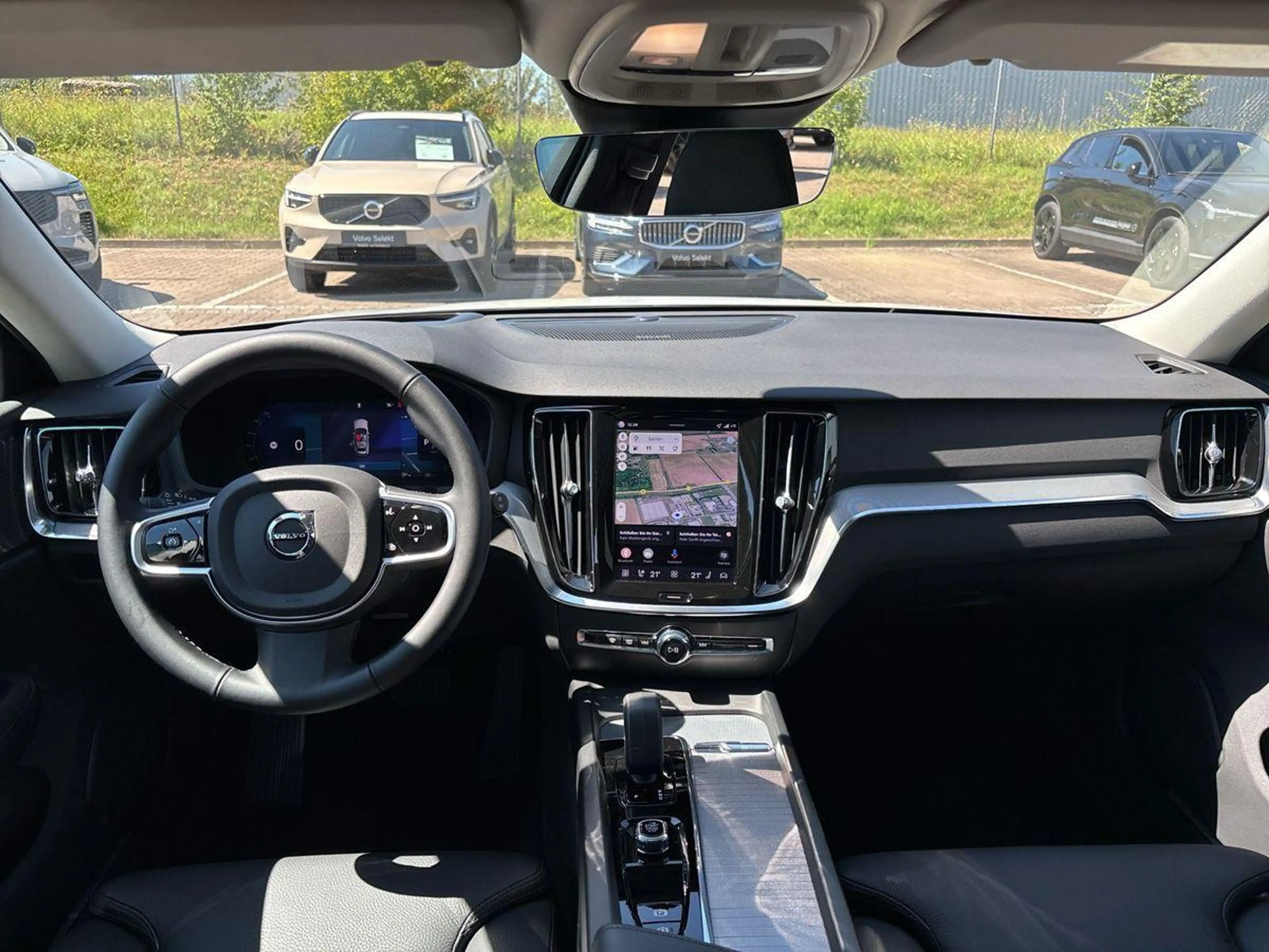 Volvo V60 B4 FWD Plus Dark 360° 4xSHZ ACC CAM HUD H/K — photo 15
