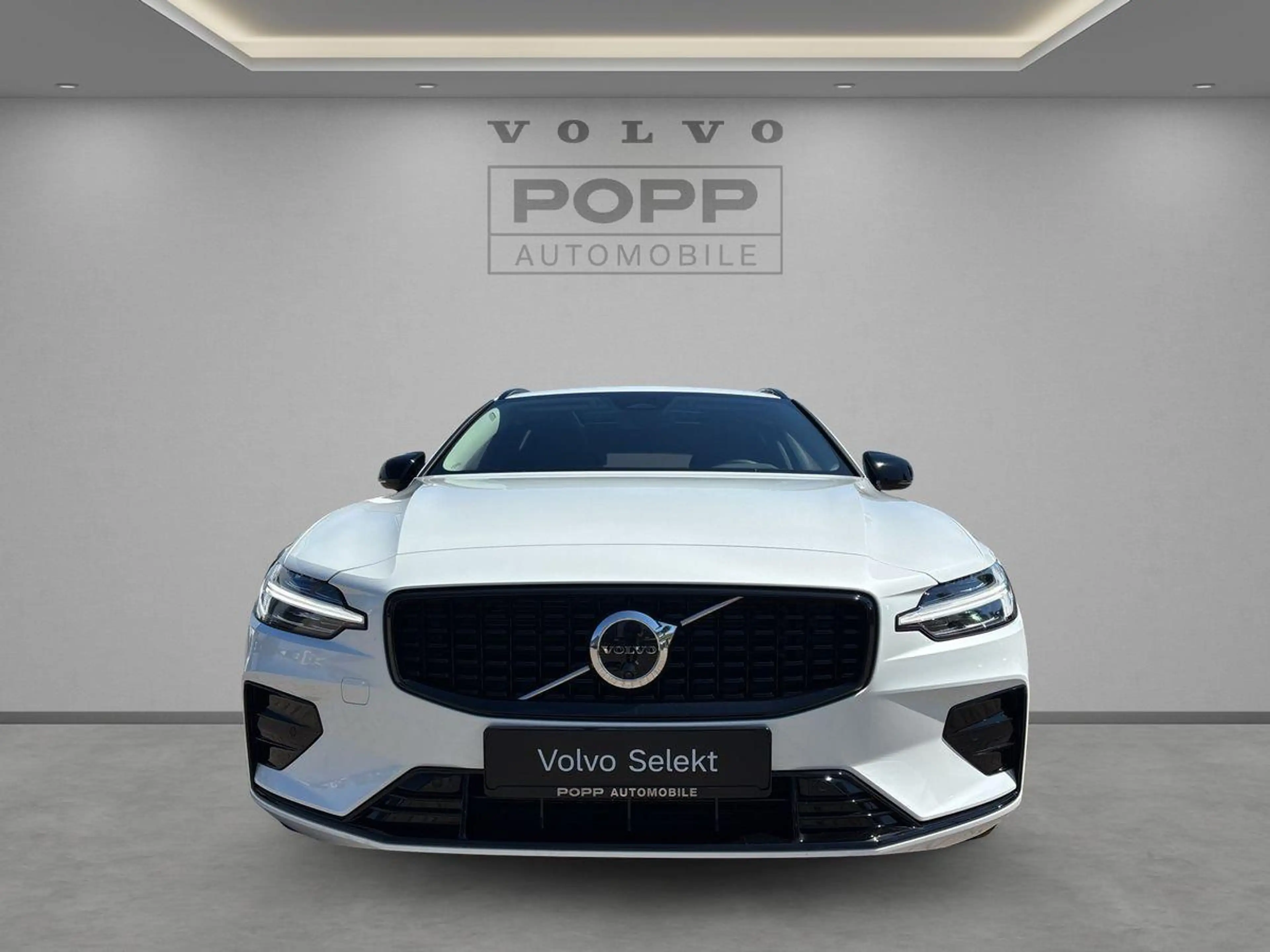 Volvo V60 B4 FWD Plus Dark 360° 4xSHZ ACC CAM HUD H/K — photo 8