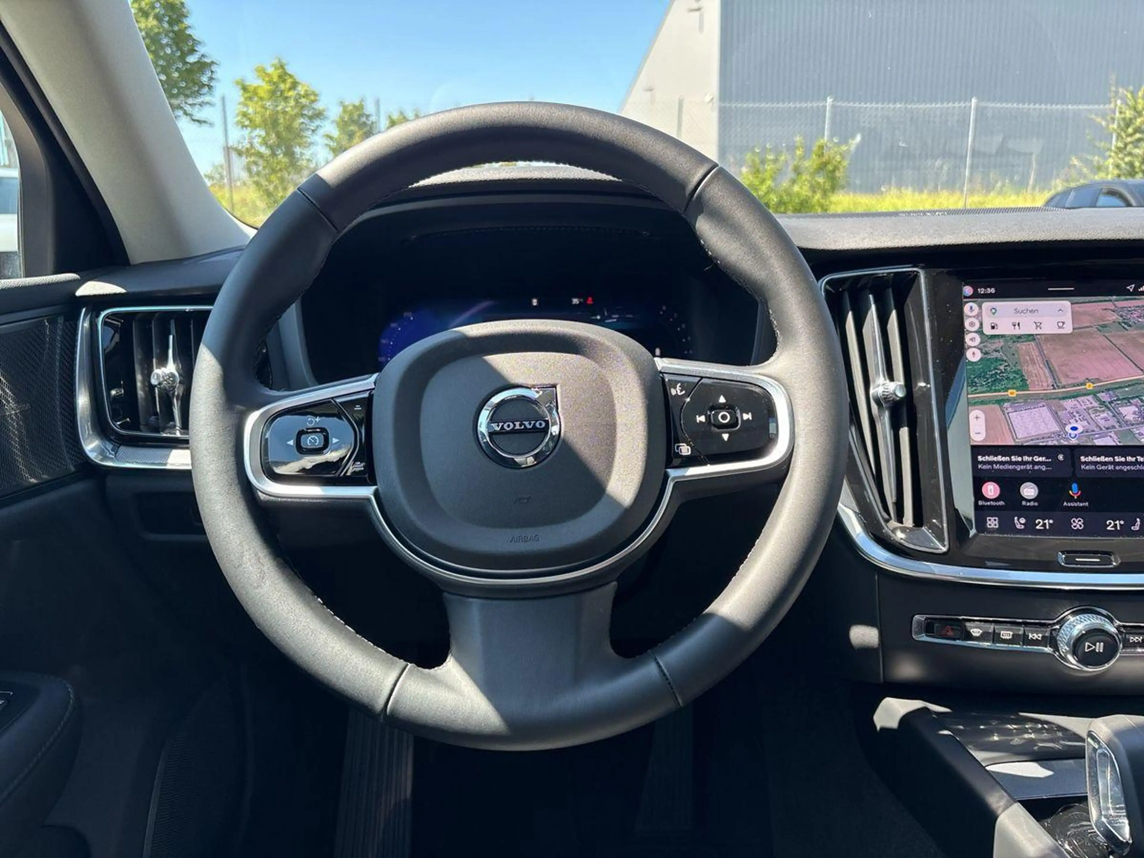 Volvo V60 B4 FWD Plus Dark 360° 4xSHZ ACC CAM HUD H/K — photo 11