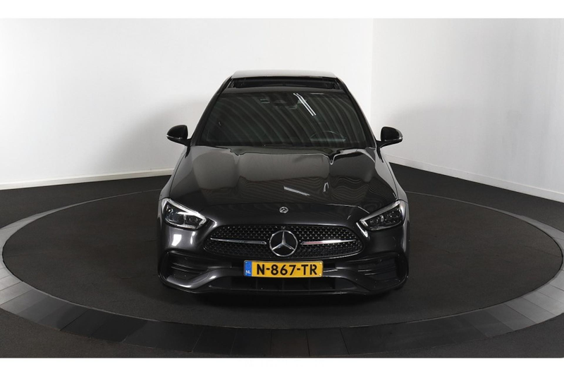 Mercedes-Benz C 200 Launch Edition AMG Line — photo 4