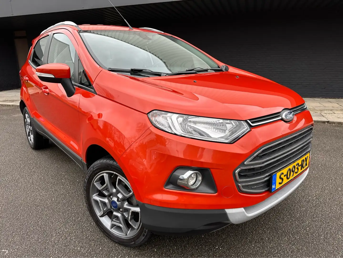 Ford EcoSport 1.0 EcoB. Titanium // Nieuwe distributieriem // Rood - 1