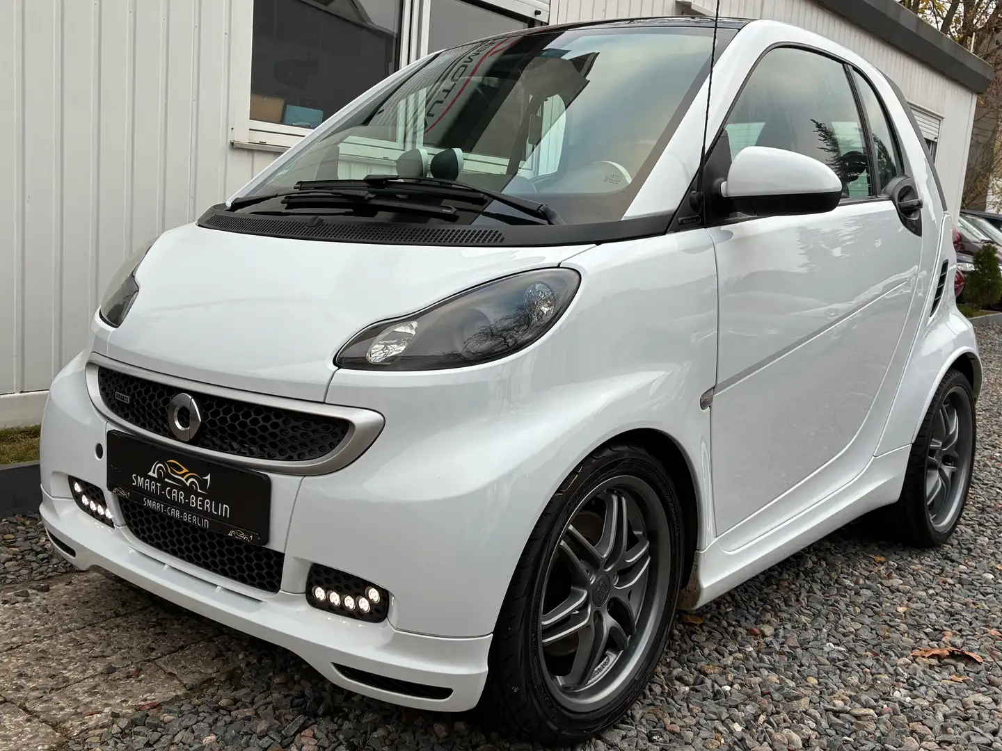 smart forTwo smart fortwo coupe coupe softouch BRABUS Xclusive Weiß - 1