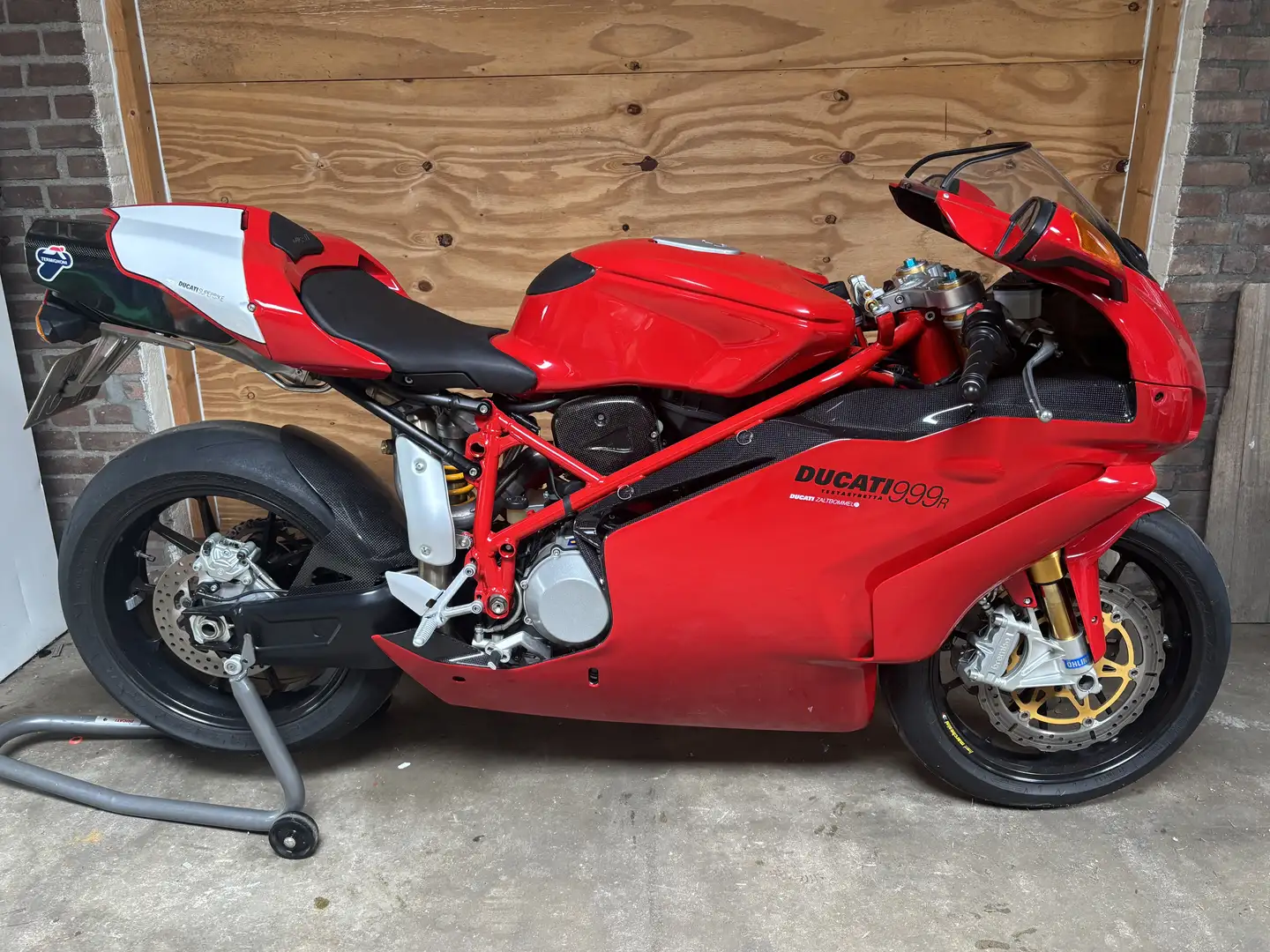 Ducati 999 R #51 - 2
