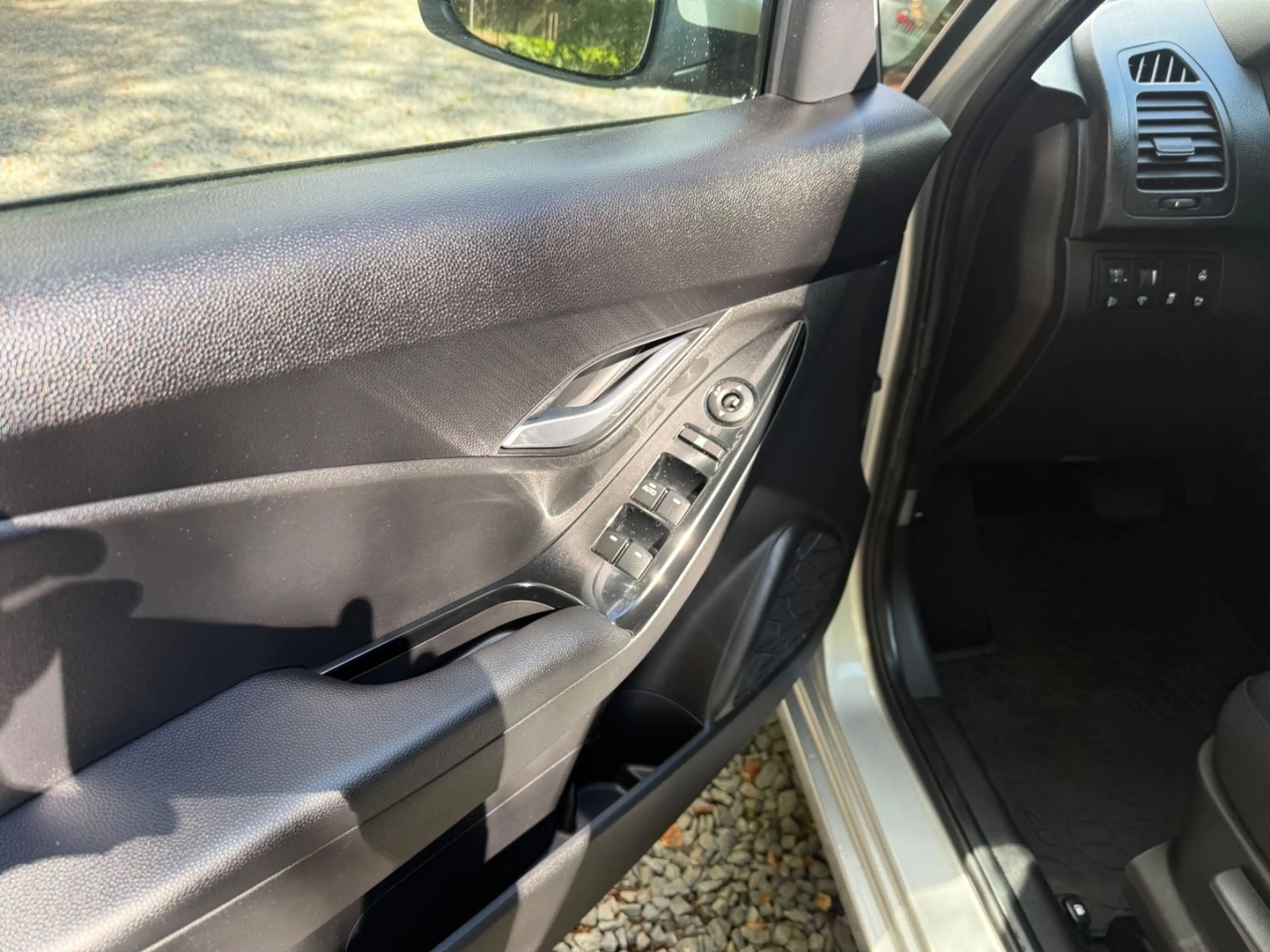Hyundai iX20 Trend  LPG Gas Automatik Navi Kamera — photo 10