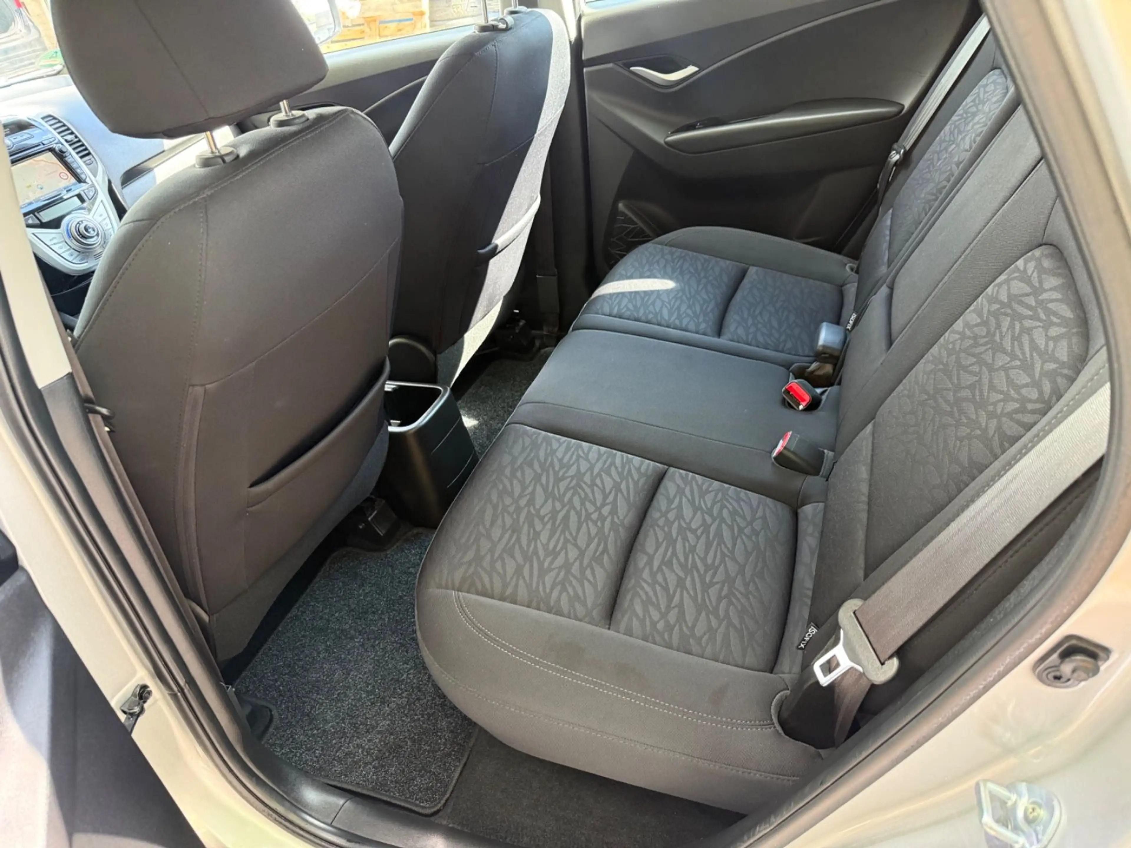 Hyundai iX20 Trend  LPG Gas Automatik Navi Kamera — photo 15