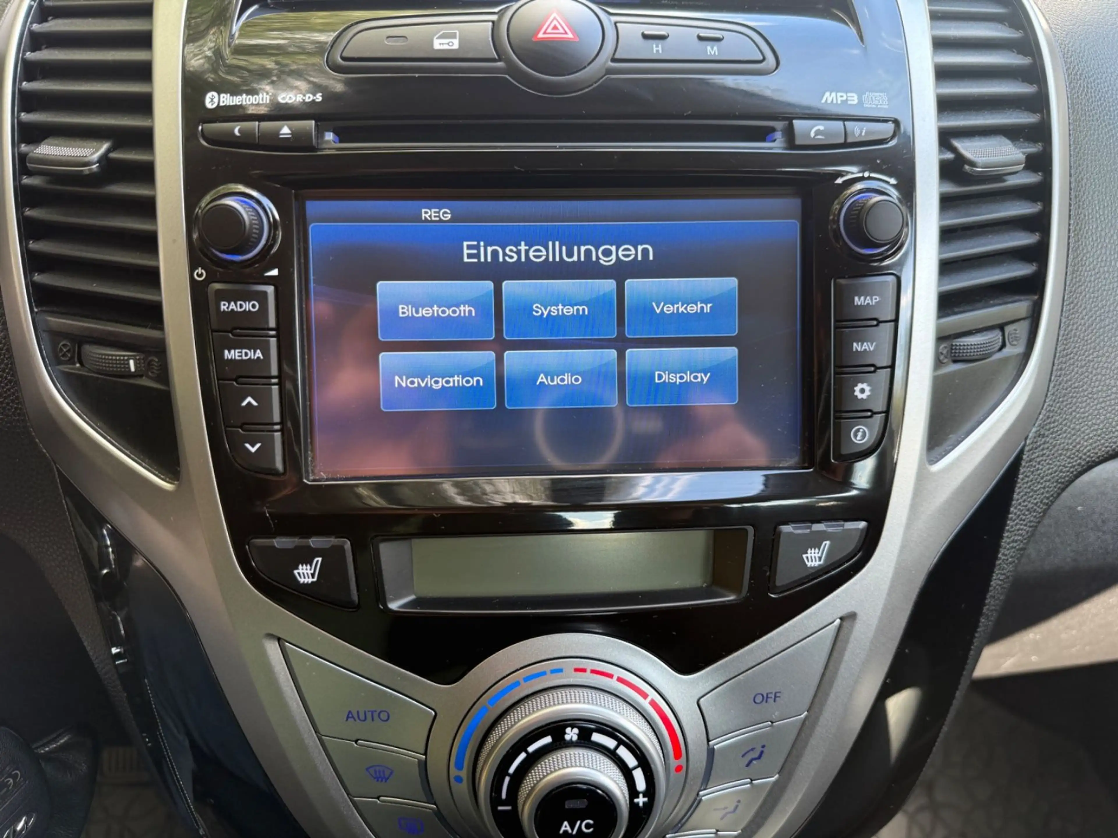 Hyundai iX20 Trend  LPG Gas Automatik Navi Kamera — photo 14
