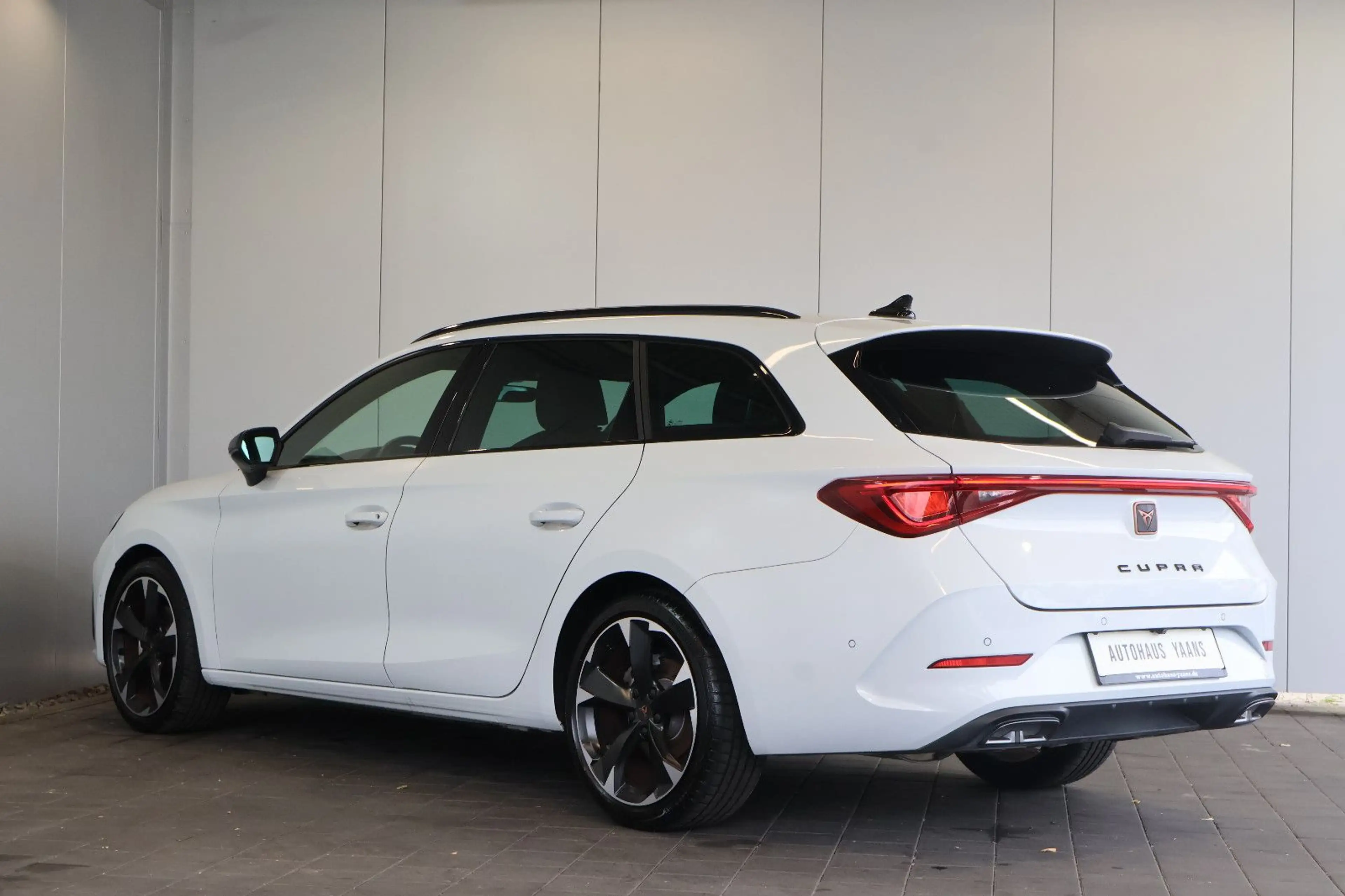 CUPRA Leon ST 1.5 eTSI AID+CARPLAY+ACC+KEY+LED+18" — photo 6