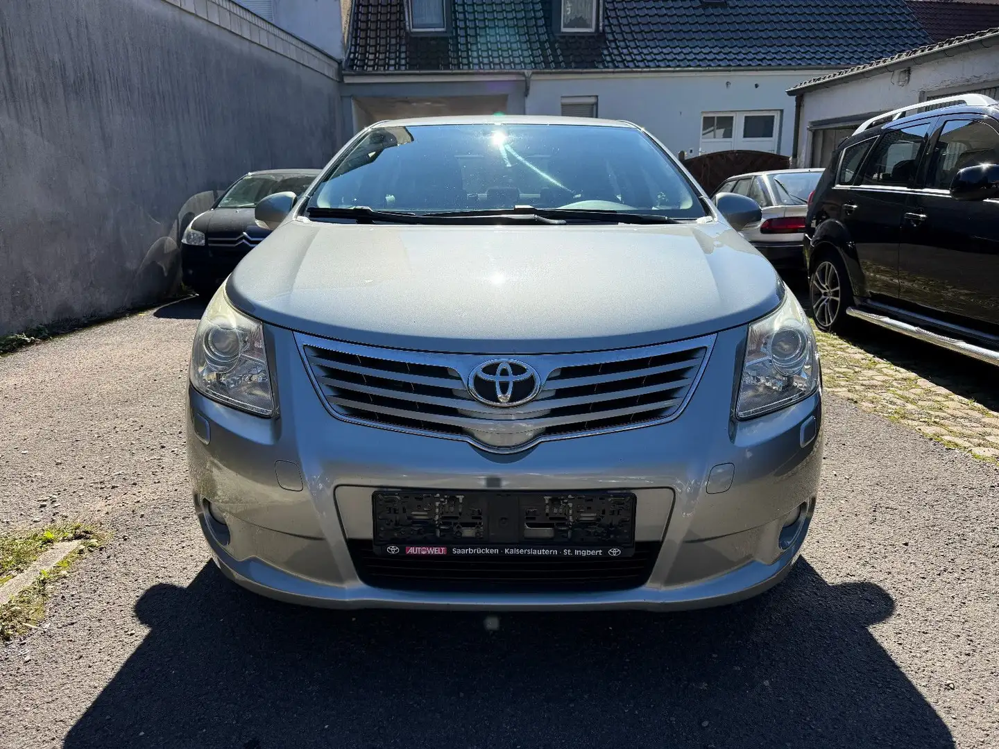Toyota Avensis 1.8 Executive *Automatik/Navi/Kamera* Silber - 2