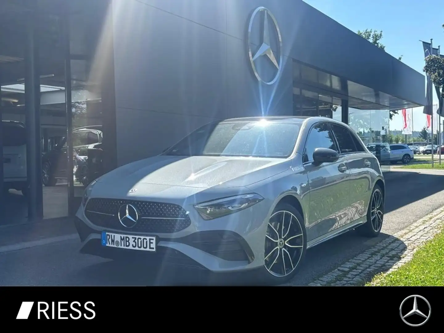 Mercedes-Benz A 250 e Kompaktlimousine mit EQ Hybrid Technologie Grau - 1
