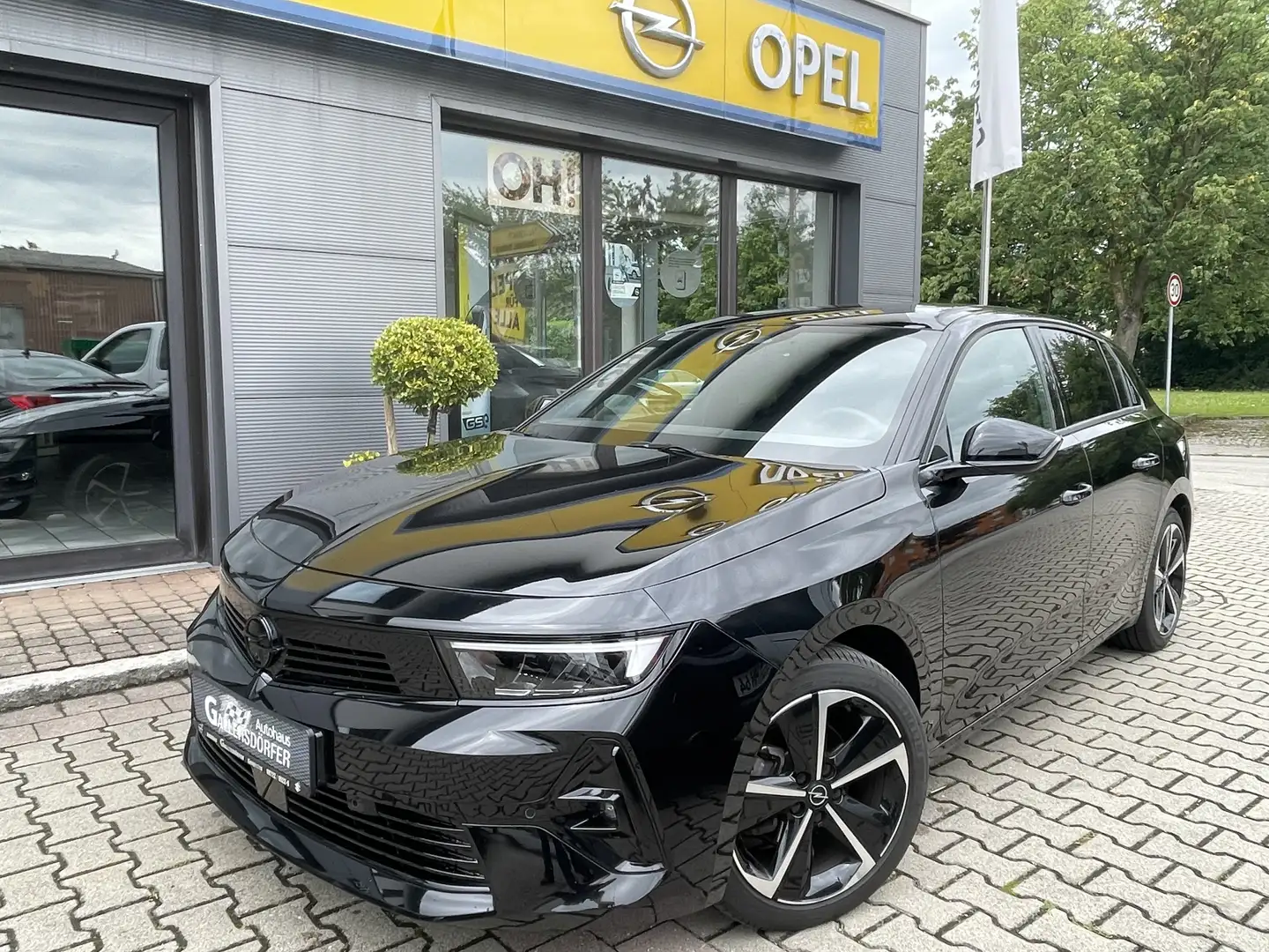Opel Astra 1.2 Turbo Automatik GS LED SHZ LHZ Schiebedach Schwarz - 1