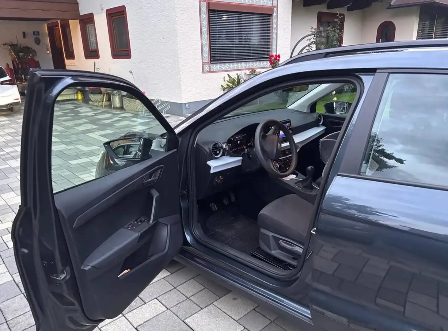 SEAT Arona Arona 1,0 Eco TSI Austria Edition Austria Edition Grau - 1
