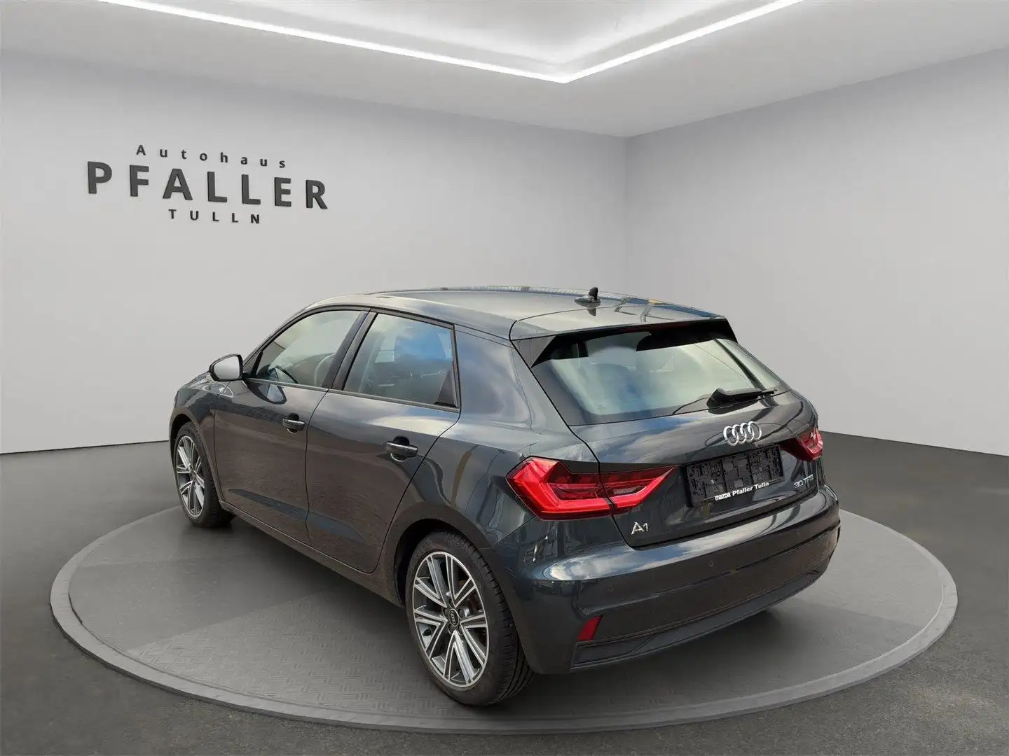 Audi A1 SB 30 TFSI Intense Grau - 2