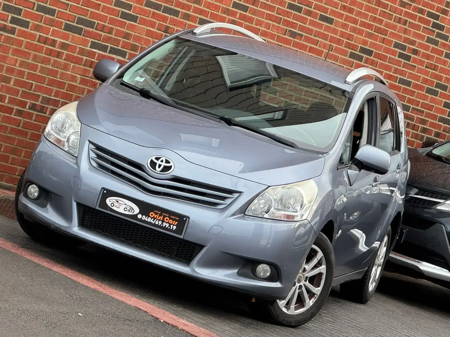 Toyota Verso // PARFAIT ÉTAT // Zilver - 1