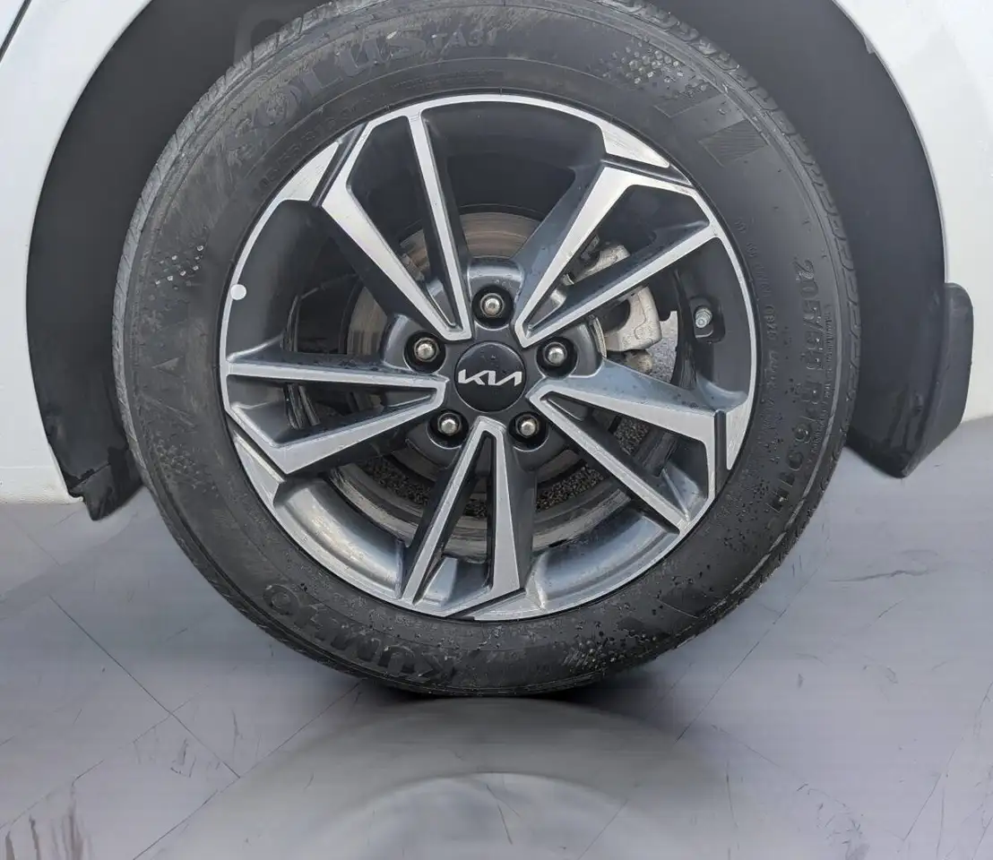 Kia Forte снимка Kia Forte