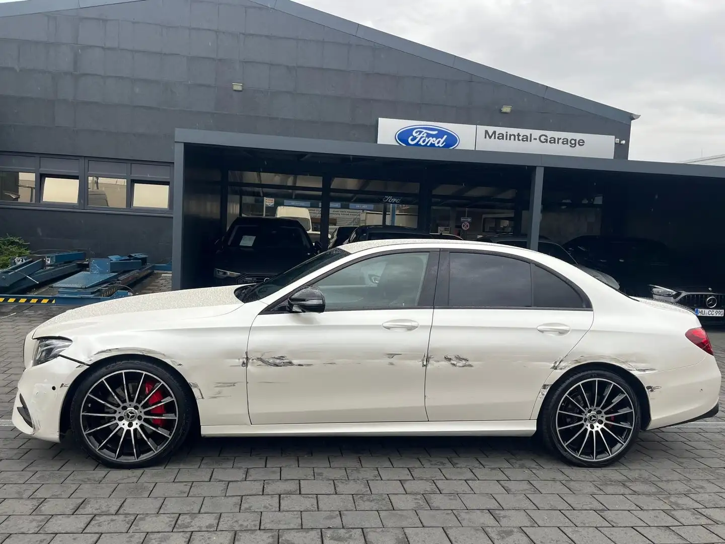 Mercedes-Benz E 220 E 220d/AMG-Line/Kam/360°/LED/LedeArtico/Ambient Schwarz - 2