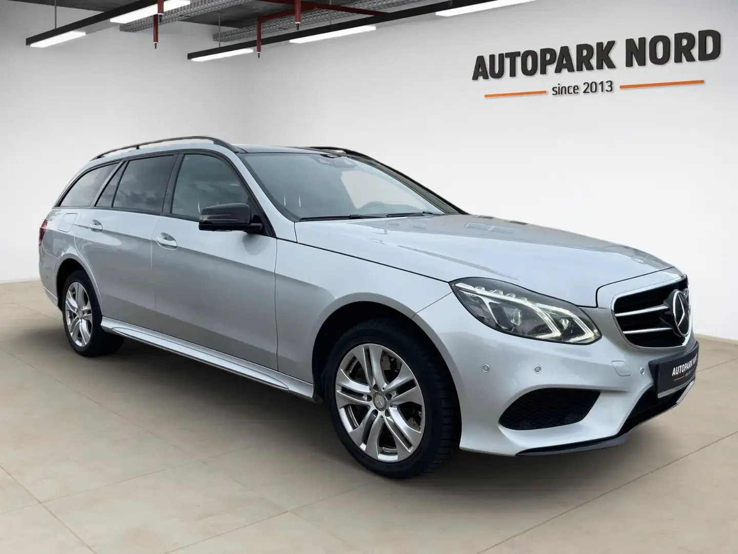 Mercedes-Benz E 350 BlueTec 4Matic AMG - VOLLAUSSTATTUNG! Argent - 2