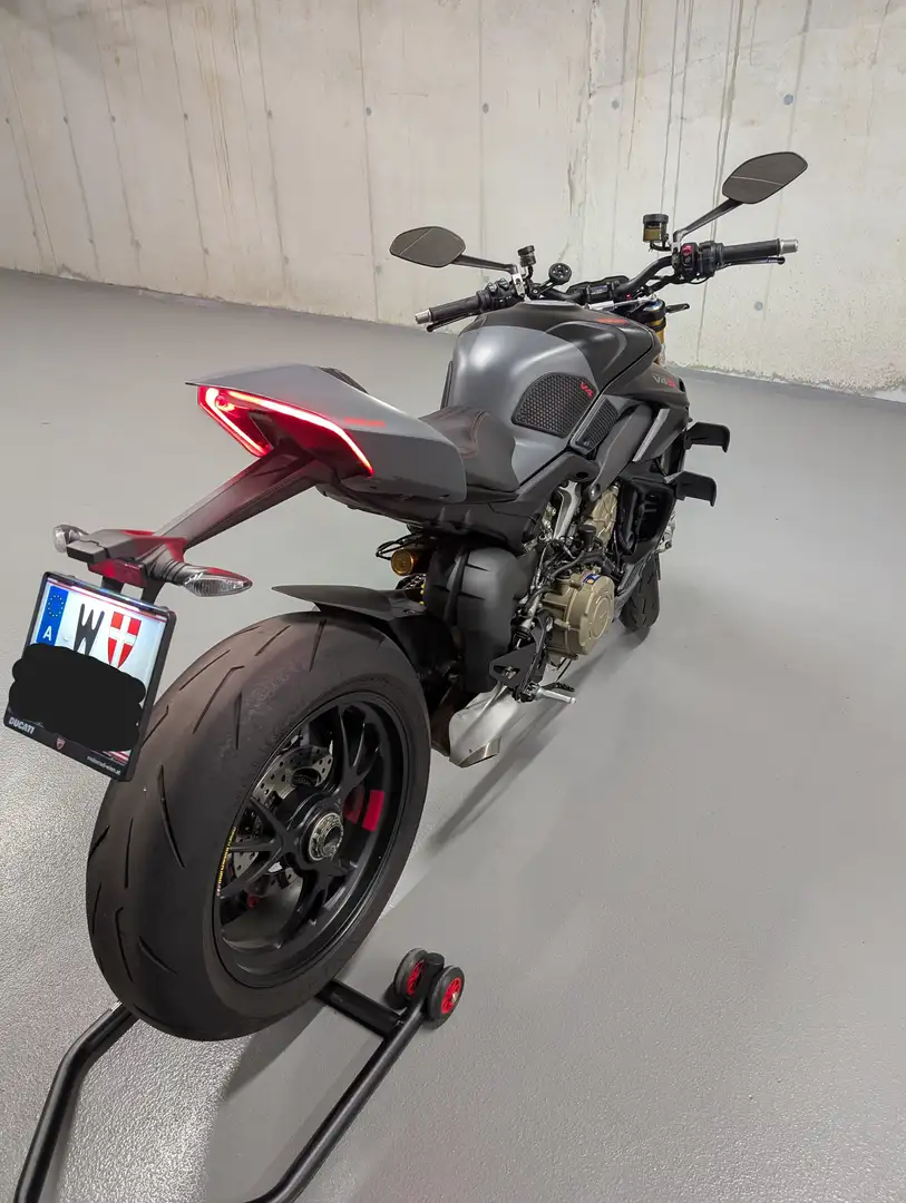 Ducati Streetfighter v4s Modell 2024 Schwarz - 2