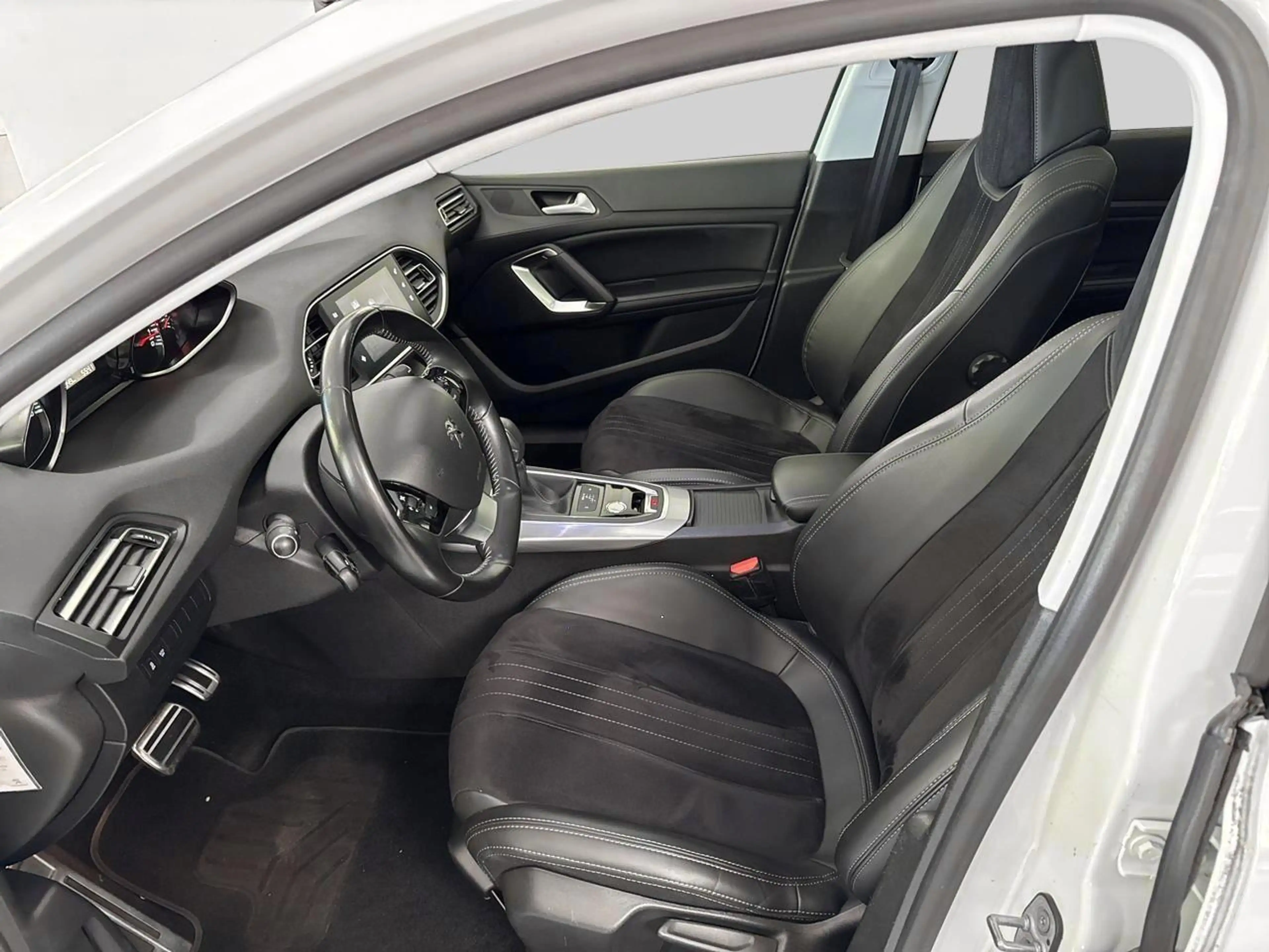 Peugeot 308 SW 1.2 PureTech 96kW s/s Aut. Allure — photo 9