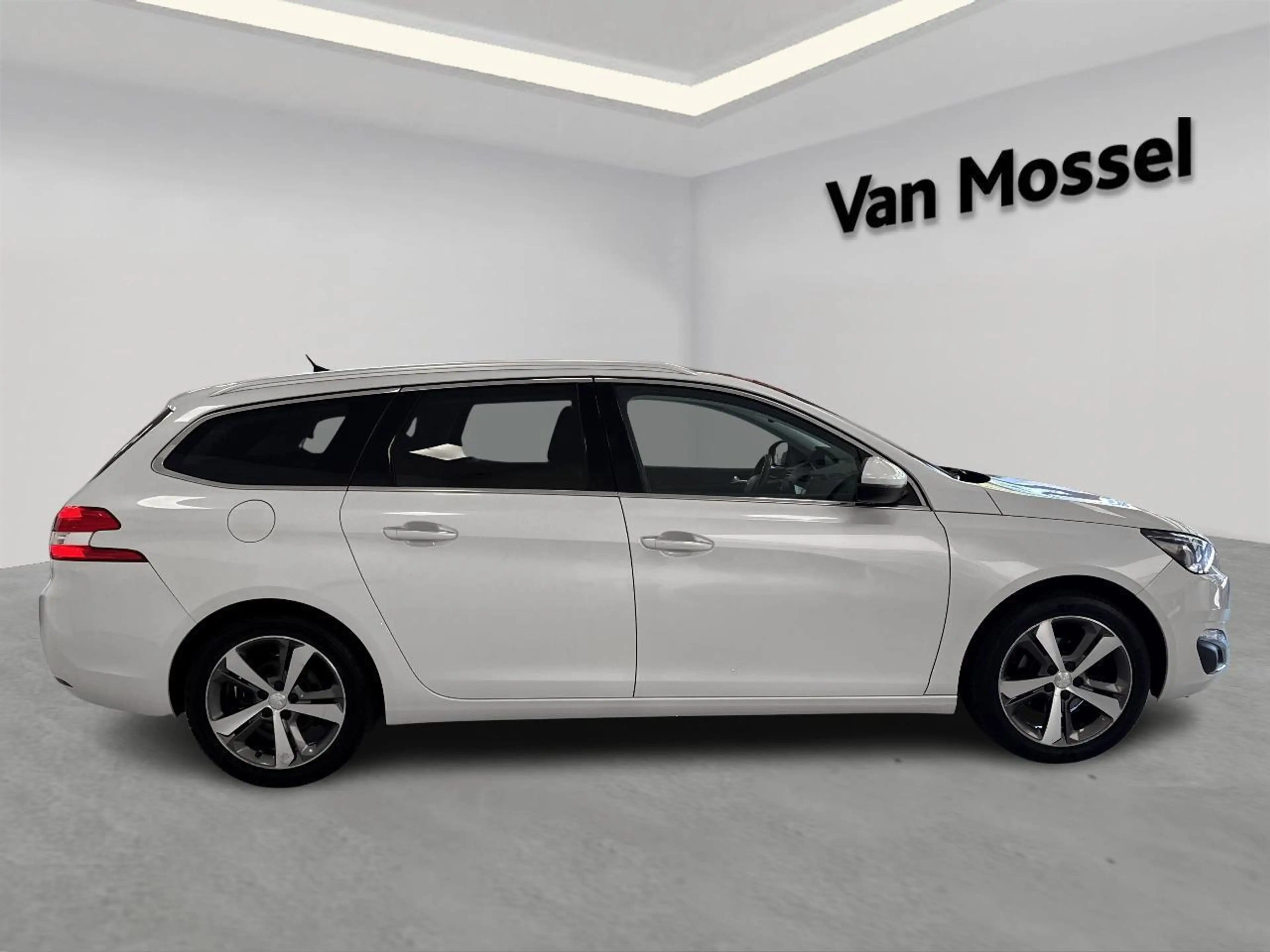 Peugeot 308 SW 1.2 PureTech 96kW s/s Aut. Allure — photo 8