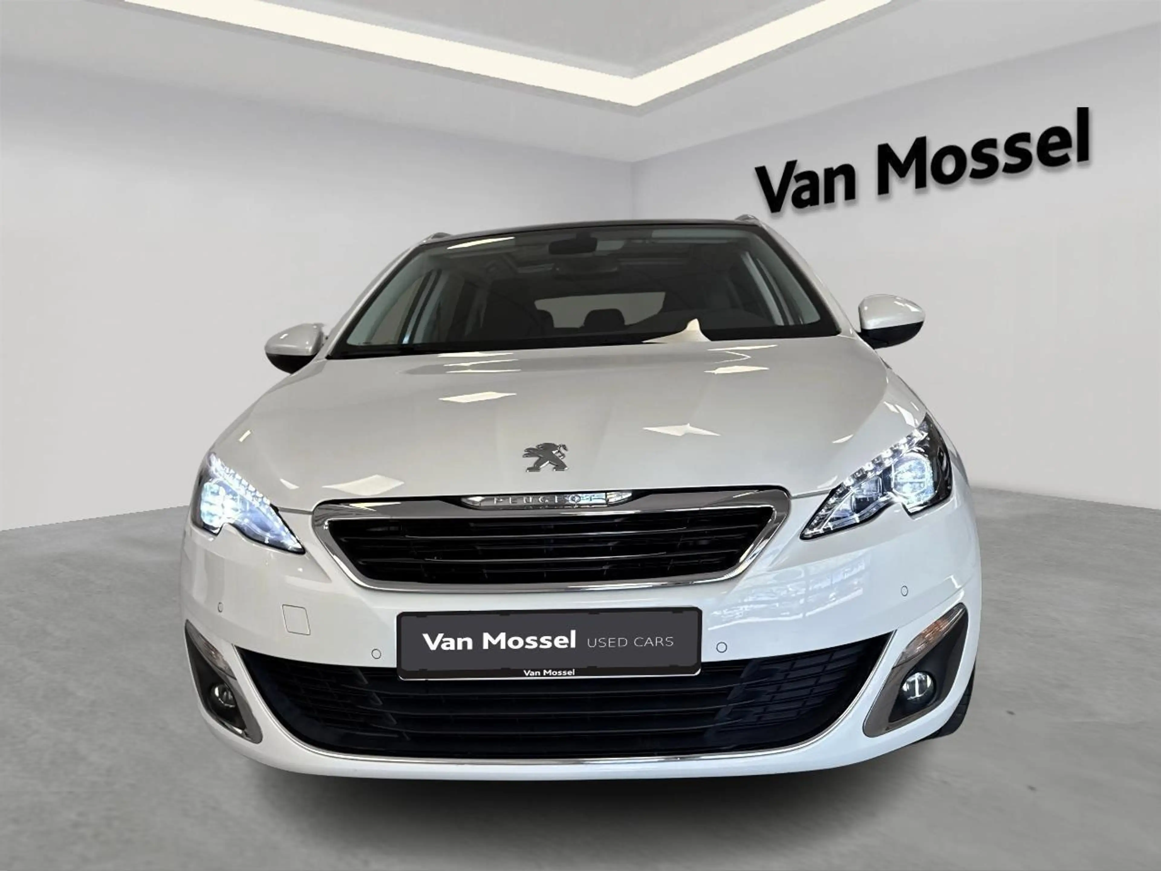 Peugeot 308 SW 1.2 PureTech 96kW s/s Aut. Allure — photo 6