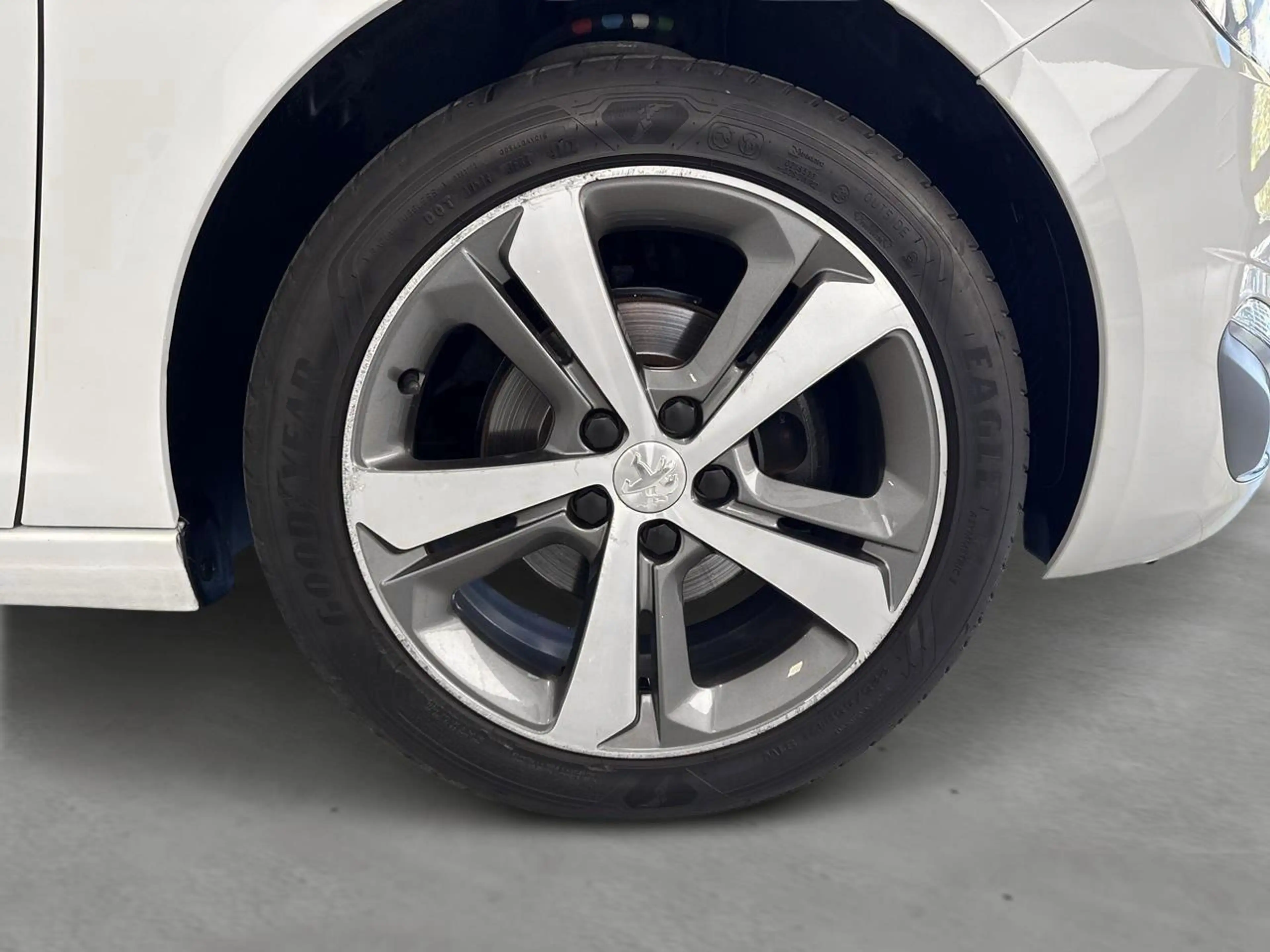 Peugeot 308 SW 1.2 PureTech 96kW s/s Aut. Allure — photo 3