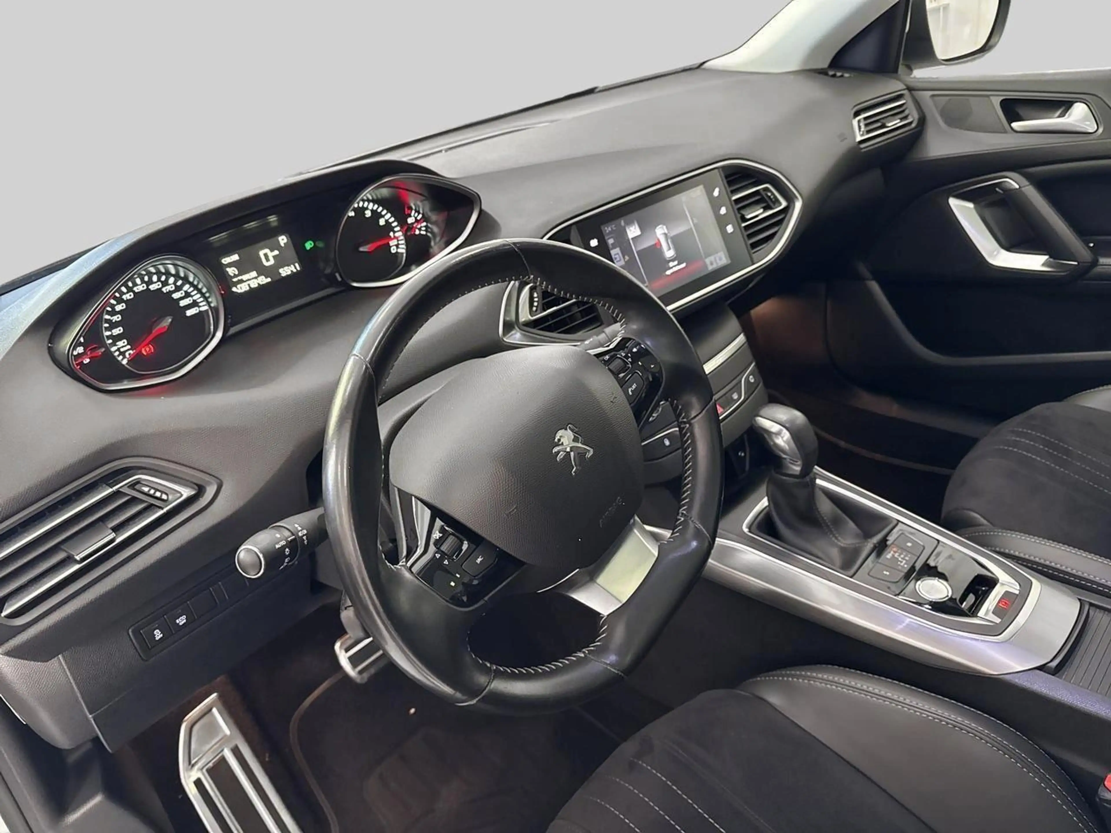 Peugeot 308 SW 1.2 PureTech 96kW s/s Aut. Allure — photo 4
