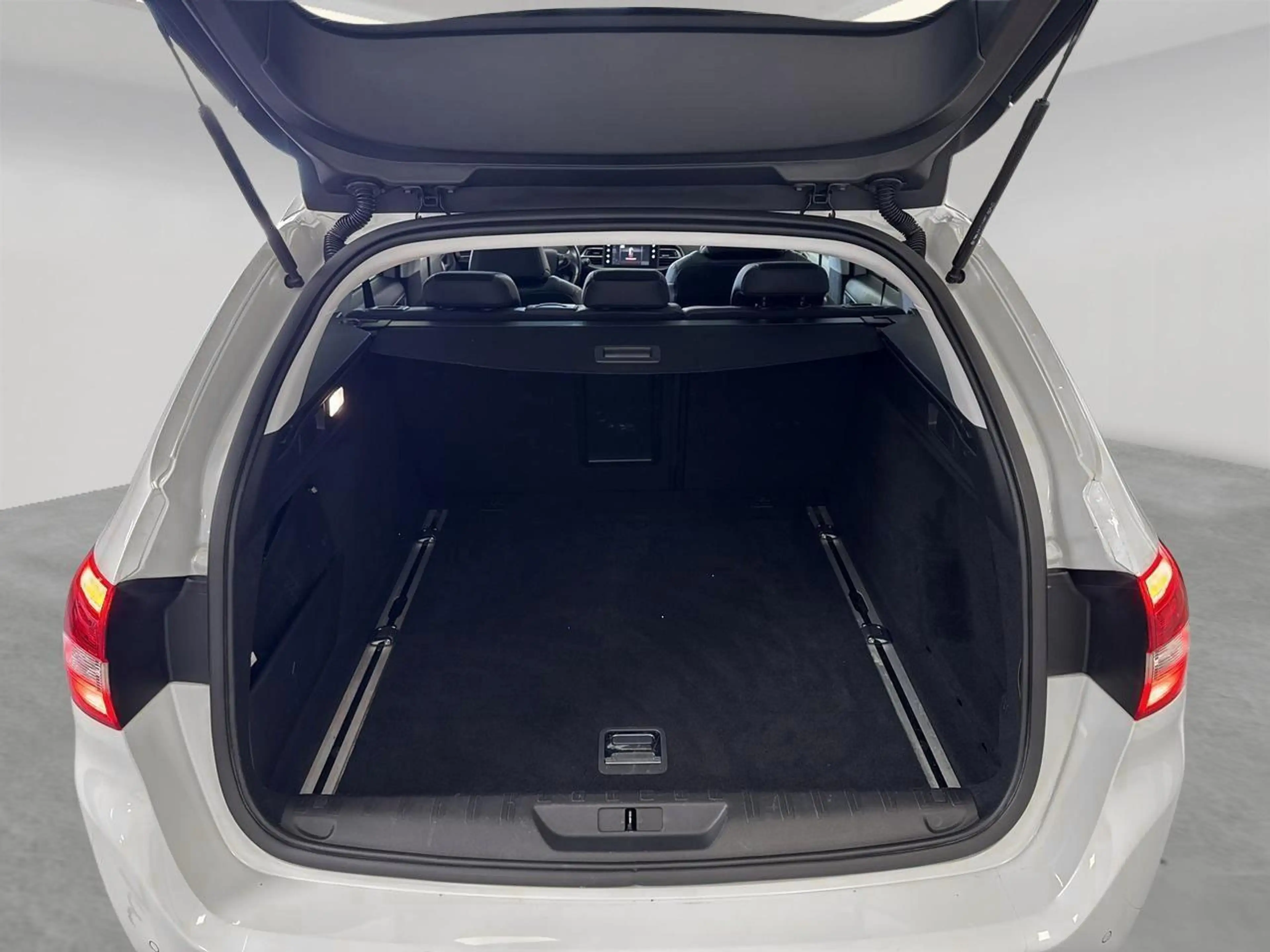 Peugeot 308 SW 1.2 PureTech 96kW s/s Aut. Allure — photo 14