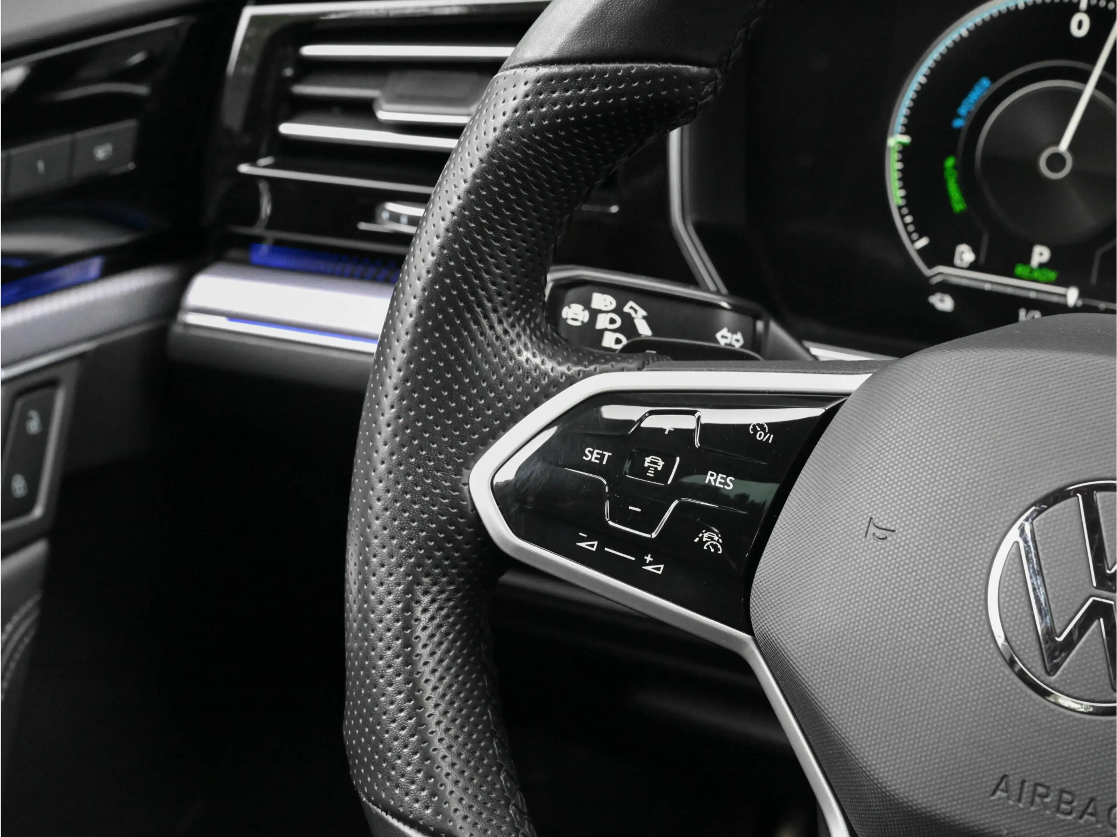 Volkswagen Touareg 3.0 TSi eHybrid 4MOTION R Pano Lucht Leder-Belucht — photo 48
