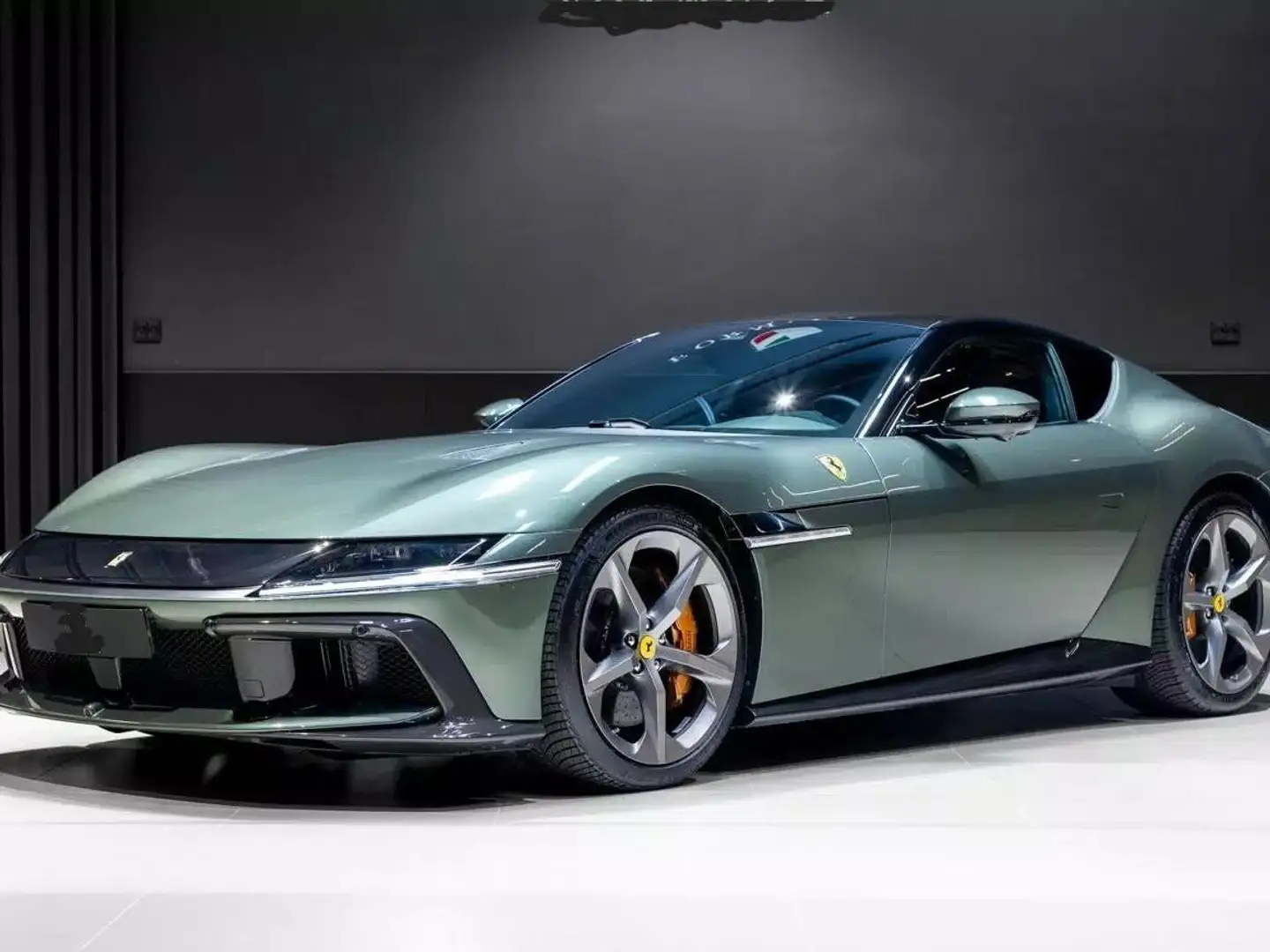 Ferrari 12 Cilindri Gris - 1