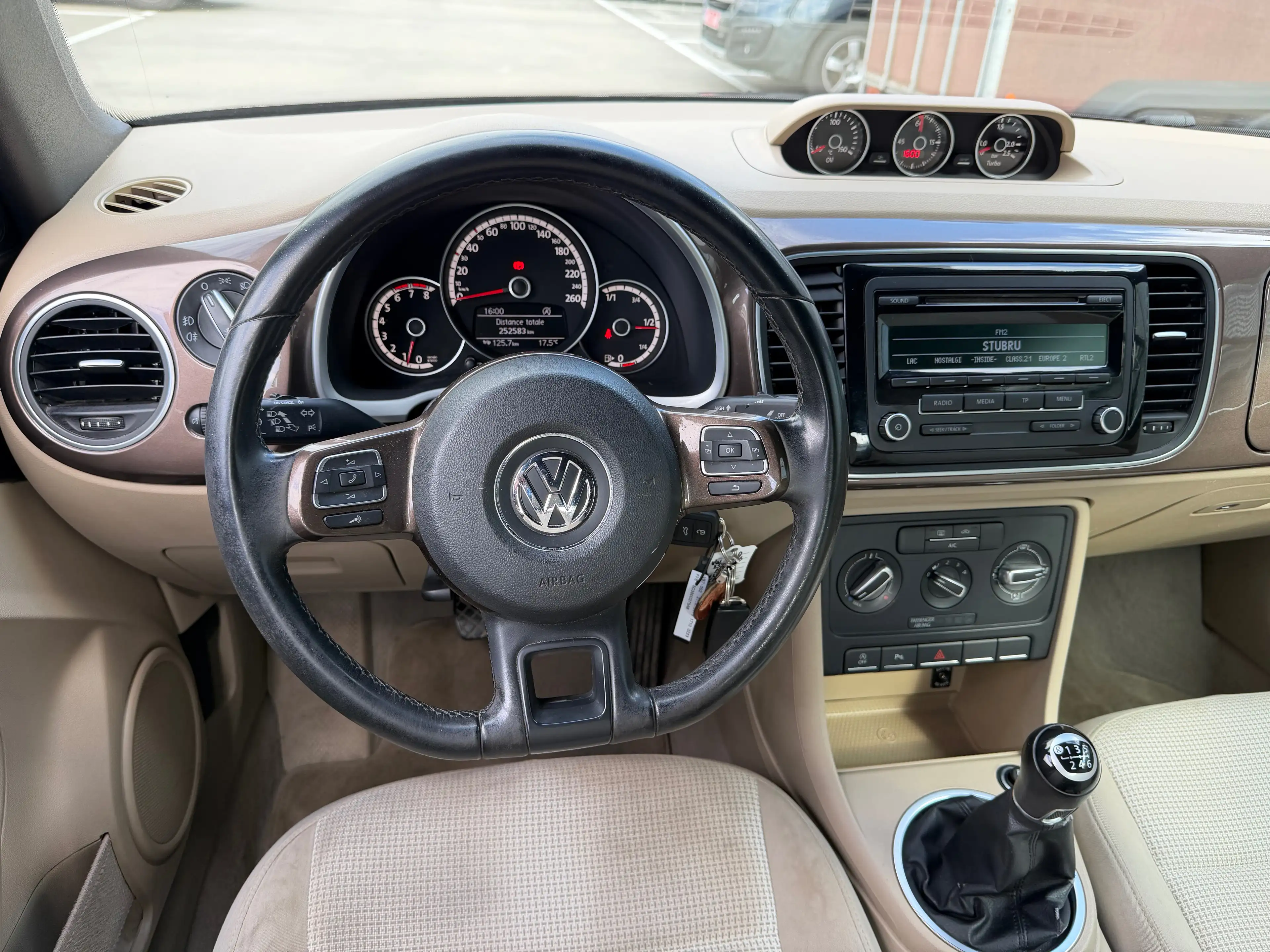 Volkswagen Beetle Beetle Cabriolet 1.2 TSI Design BMT — photo 11