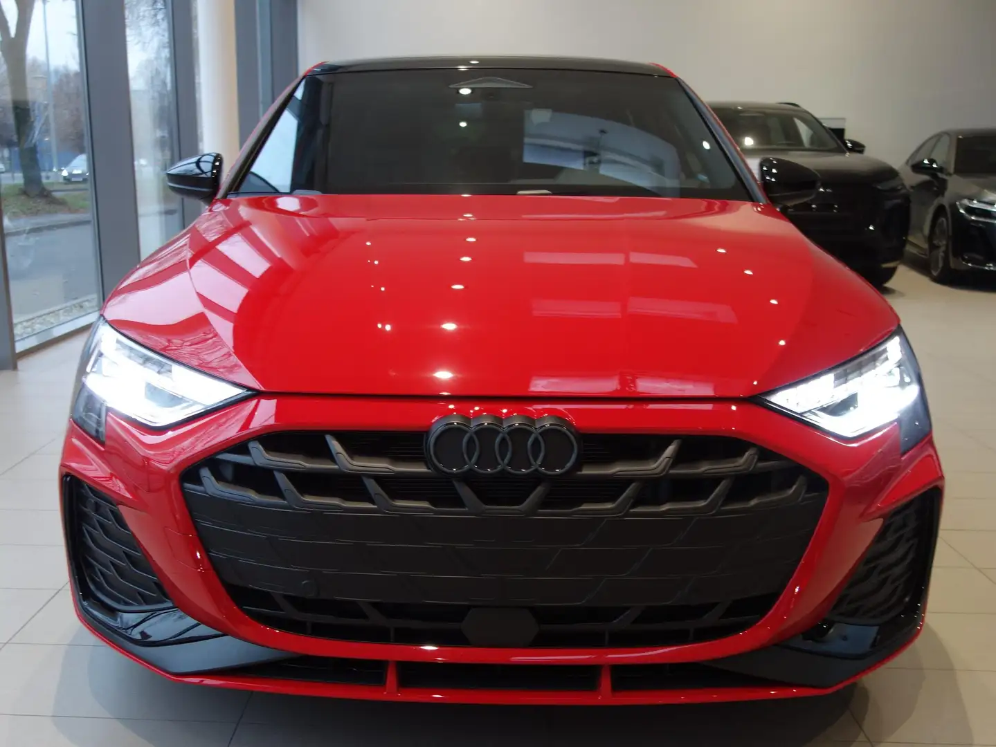 Audi A3 Limousine 30 TFSI S-Line s-tronic Rot - 2