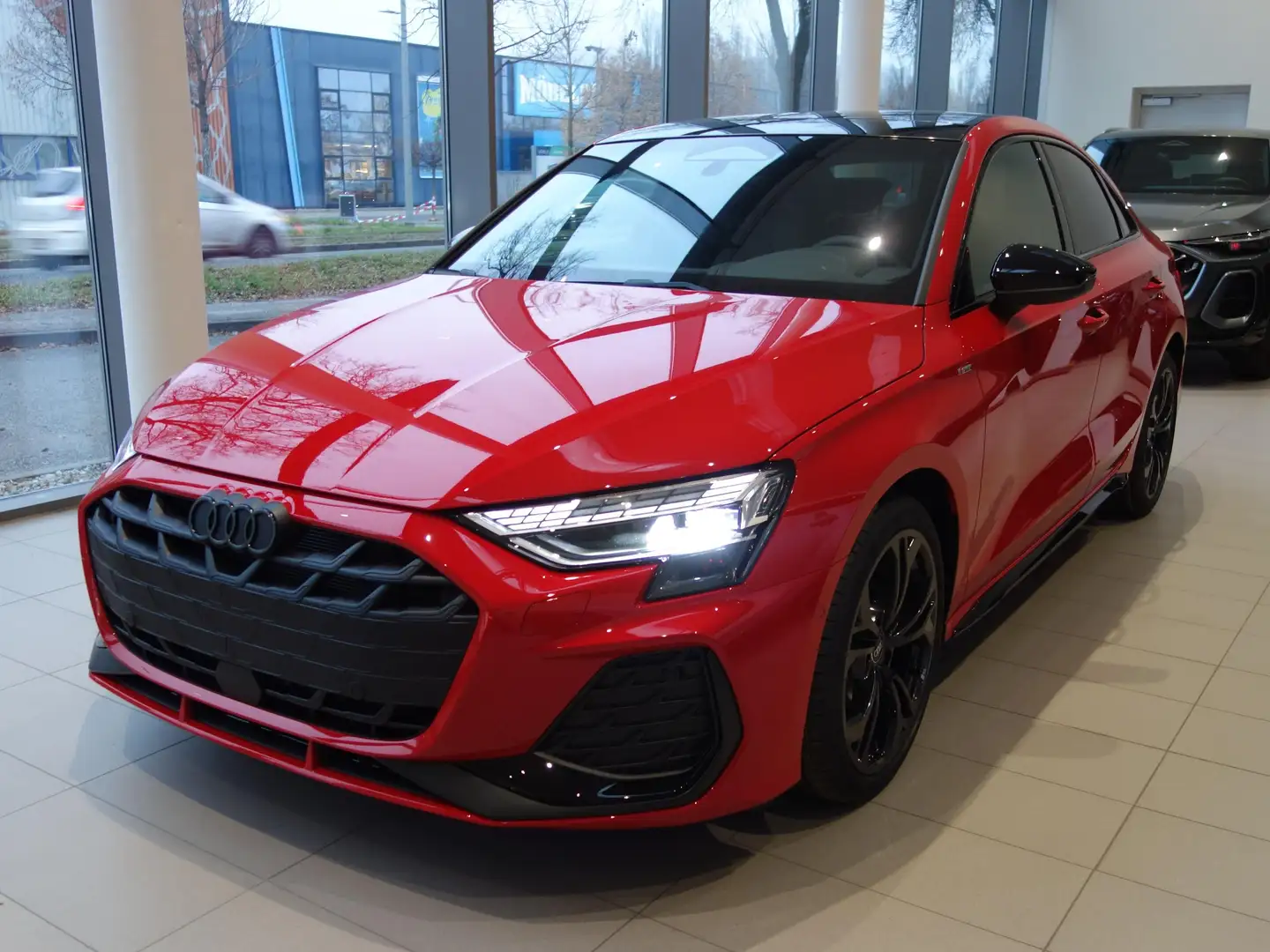 Audi A3 Limousine 30 TFSI S-Line s-tronic Rot - 1