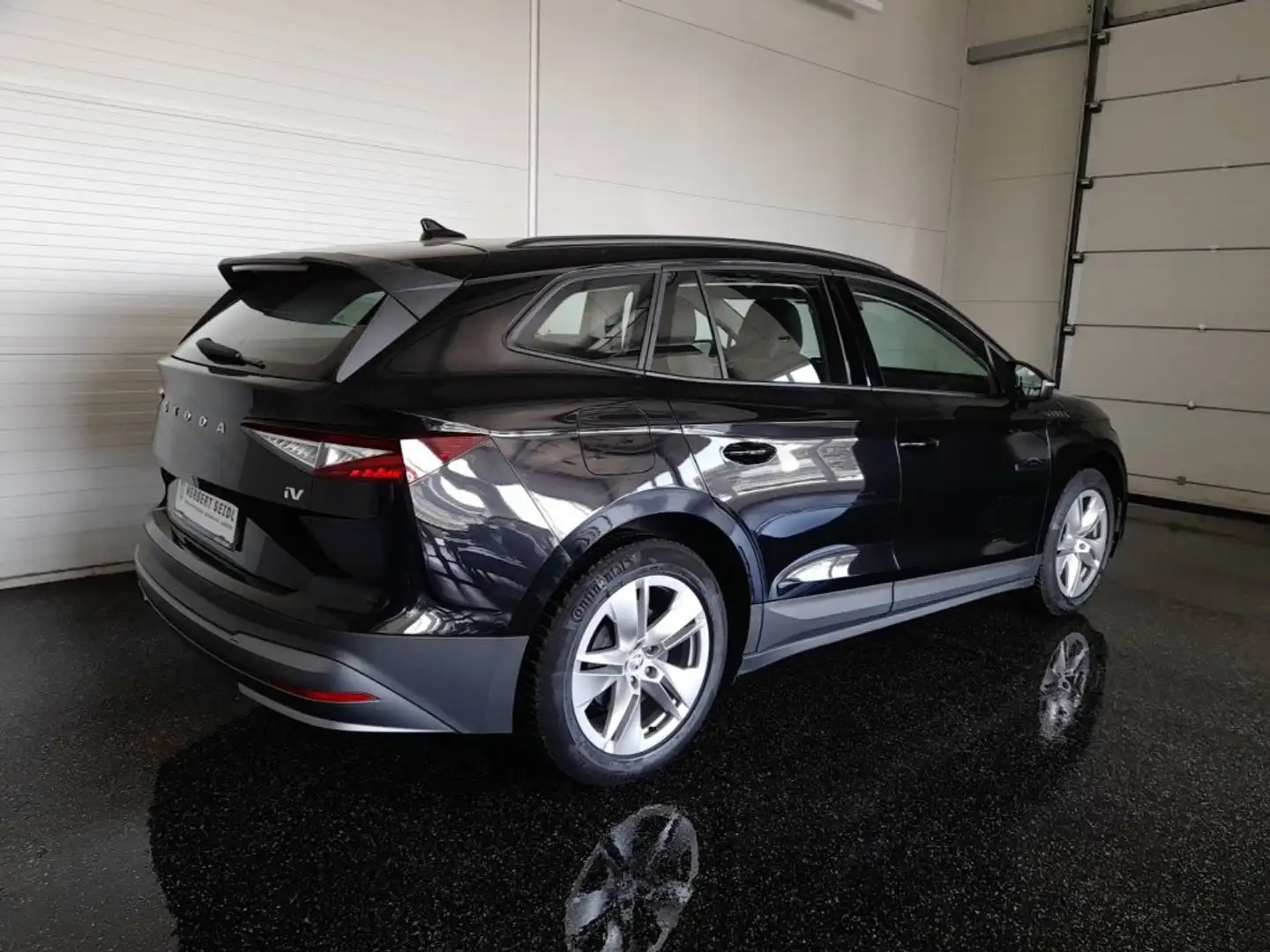 Skoda Enyaq 50 iV AUT *TEILLEDER / 19 ZOLL / VOLL-LED / NAVI / KAMERA / TEMPOMAT / KEYLESS / VERKEHRSZEICHENASSIST* Schwarz - 2